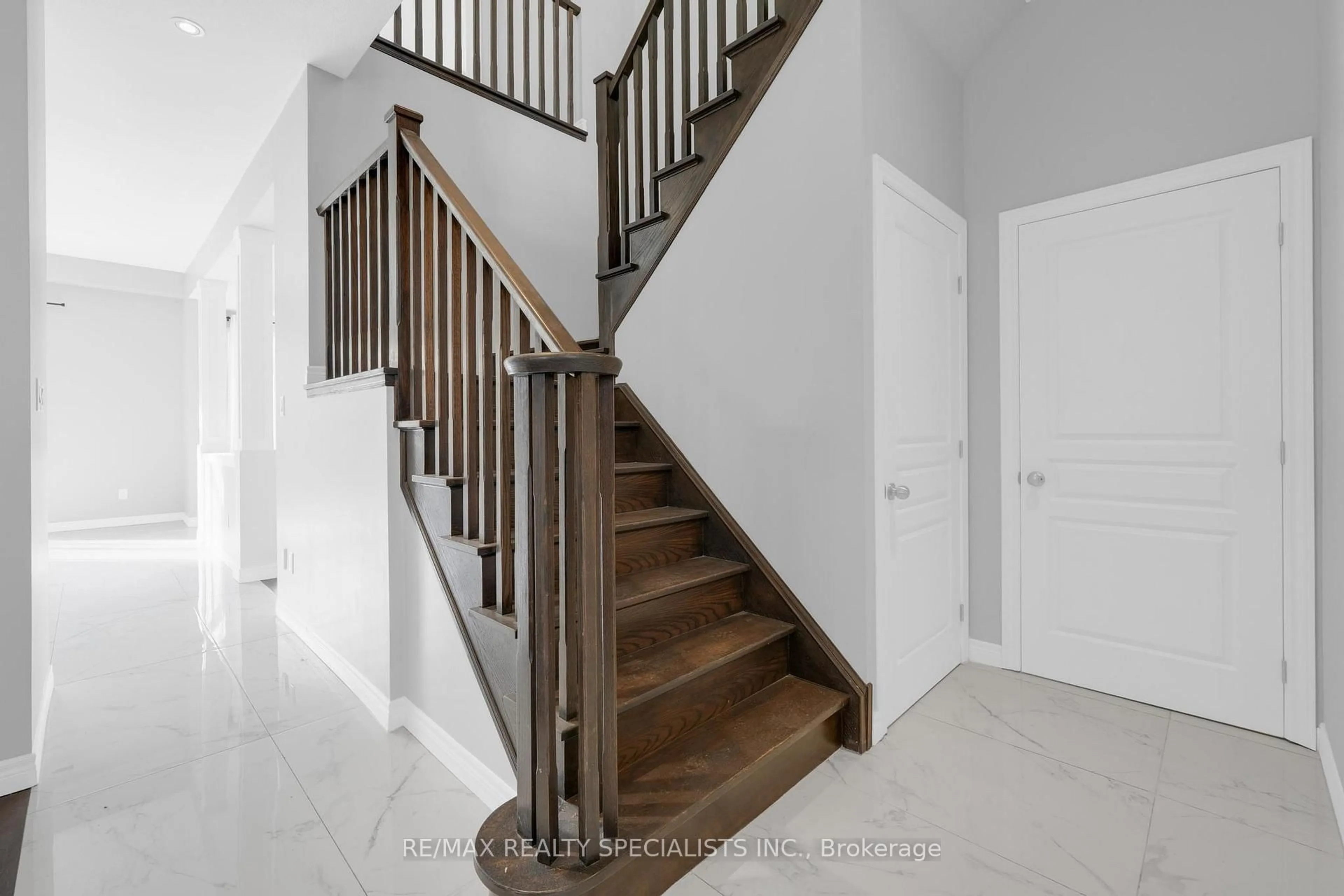 Stairs for 41 Donland Ave, Grimsby Ontario L3M 1M1