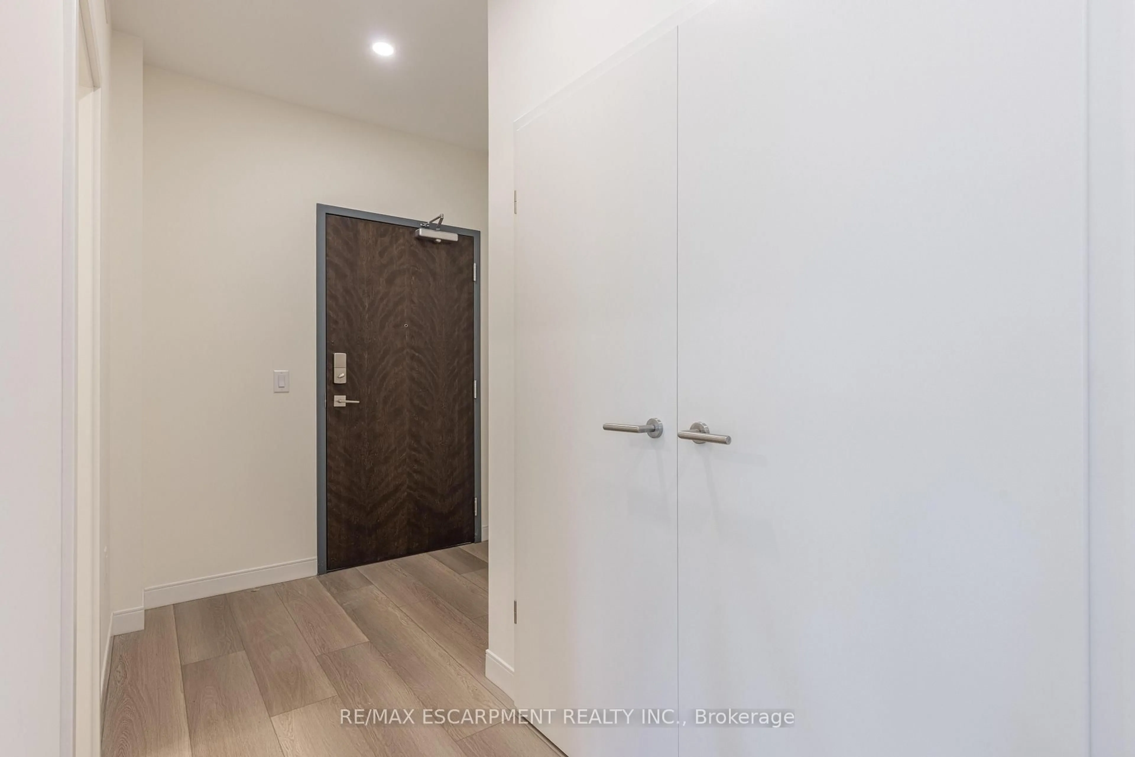 Indoor entryway for 119 Lincoln St #303, Welland Ontario L3C 6P8