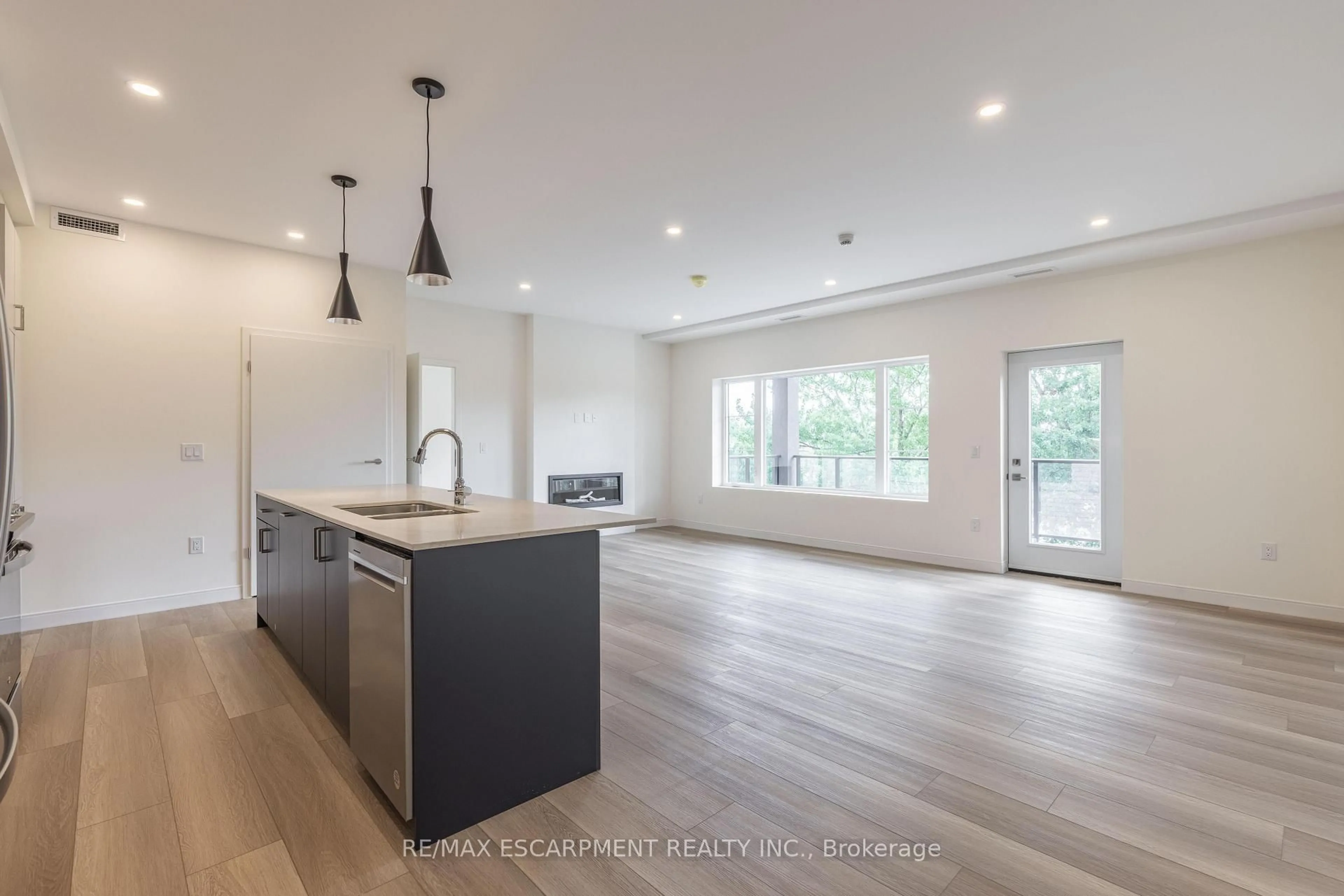 Open concept kitchen, unknown for 119 Lincoln St #303, Welland Ontario L3C 6P8