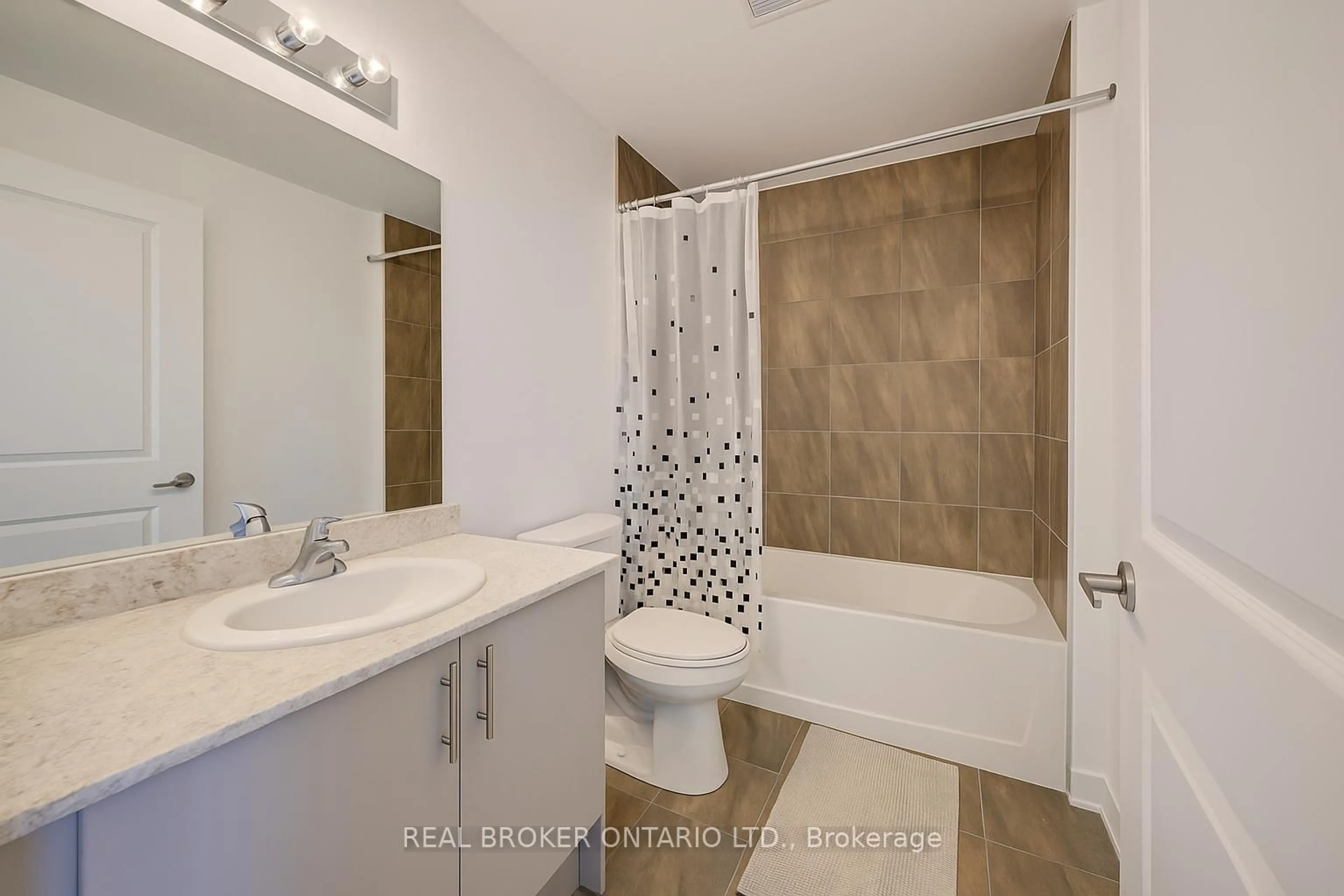 Standard bathroom, ceramic/tile floor for 460 Dundas St #1108, Hamilton Ontario L0R 2H4