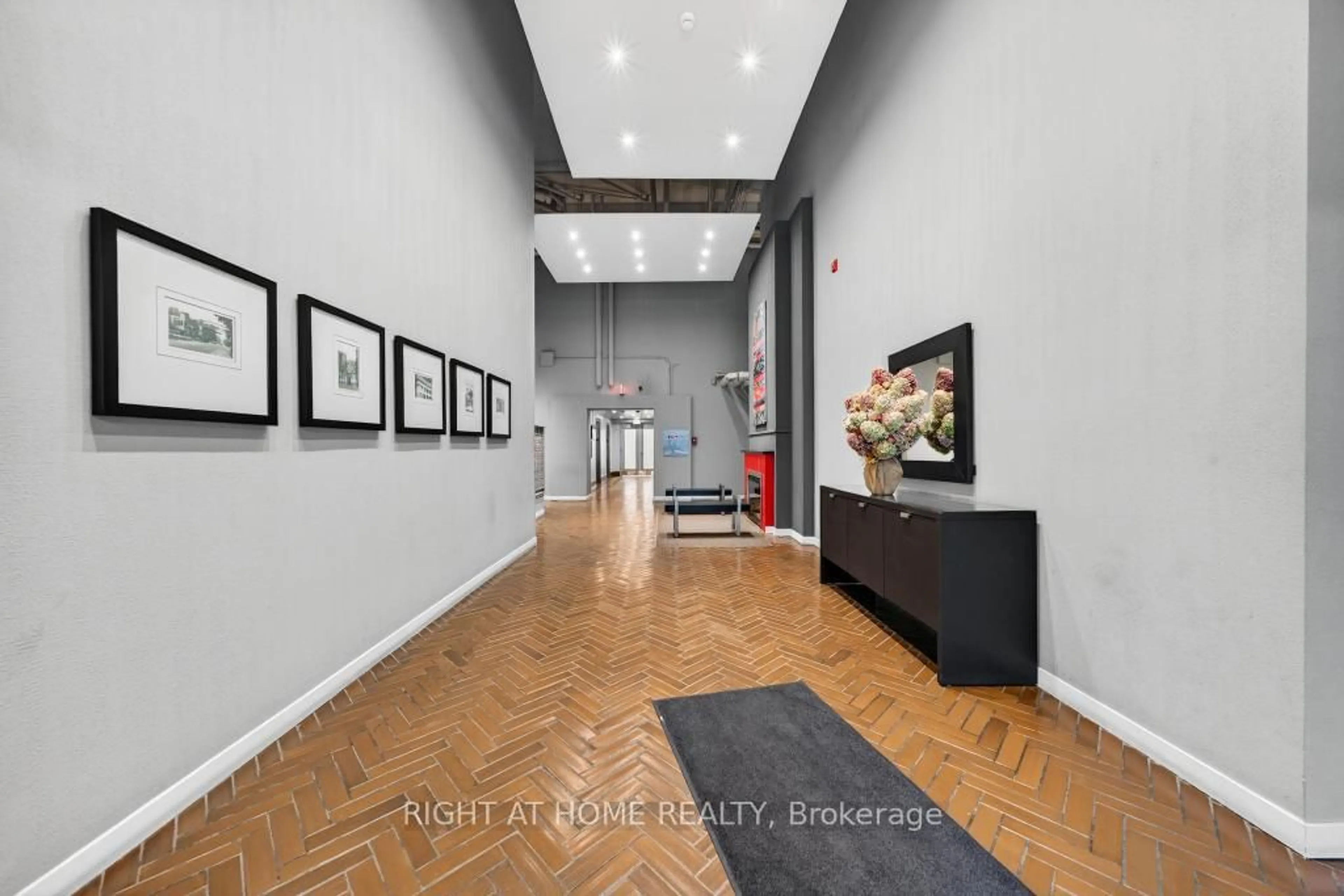 Indoor foyer for 66 Bay St #502, Hamilton Ontario L8P 4Z6