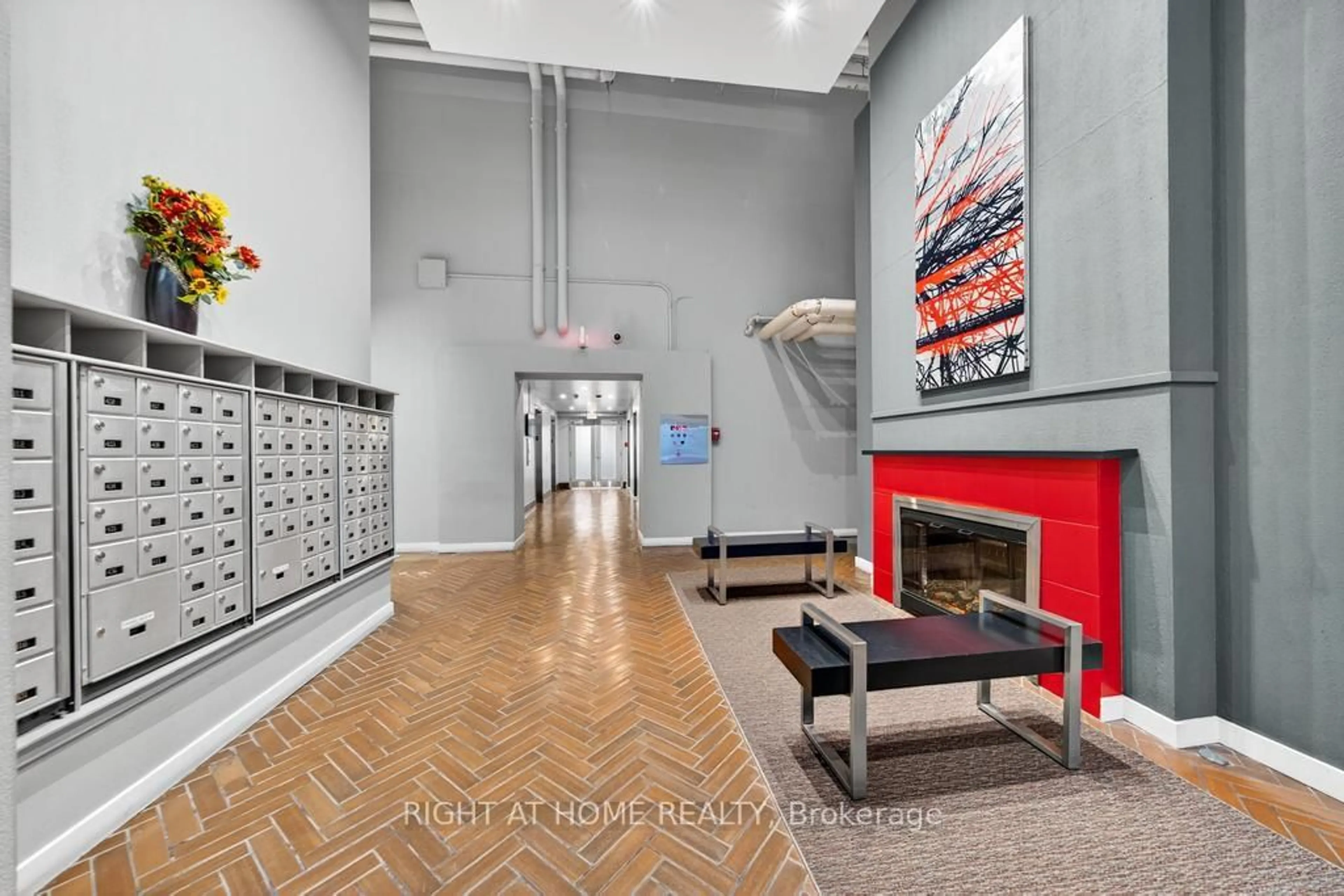 Indoor foyer for 66 Bay St #502, Hamilton Ontario L8P 4Z6