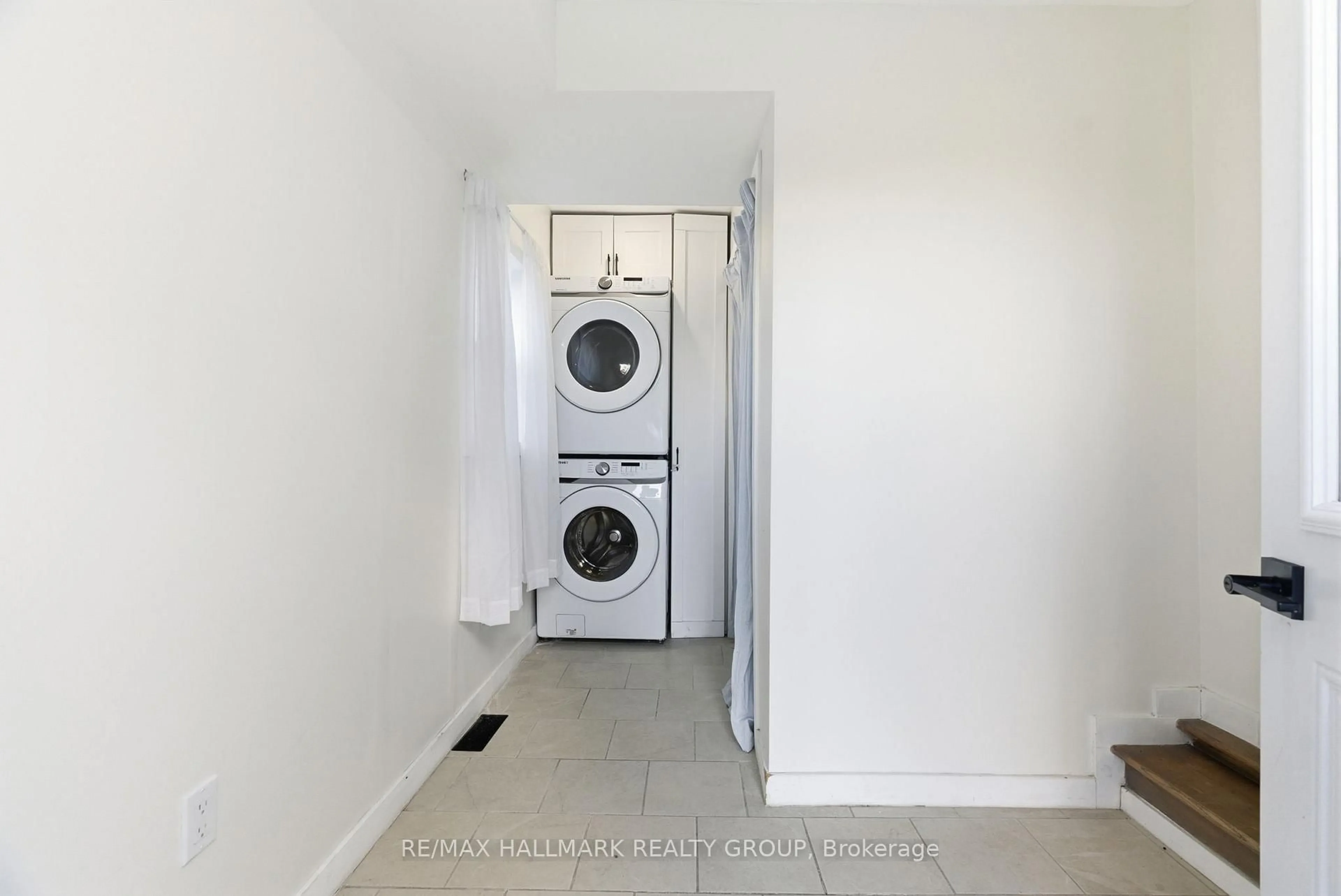Laundry room for 10450 Clark Rd, North Dundas Ontario K0E 1S0