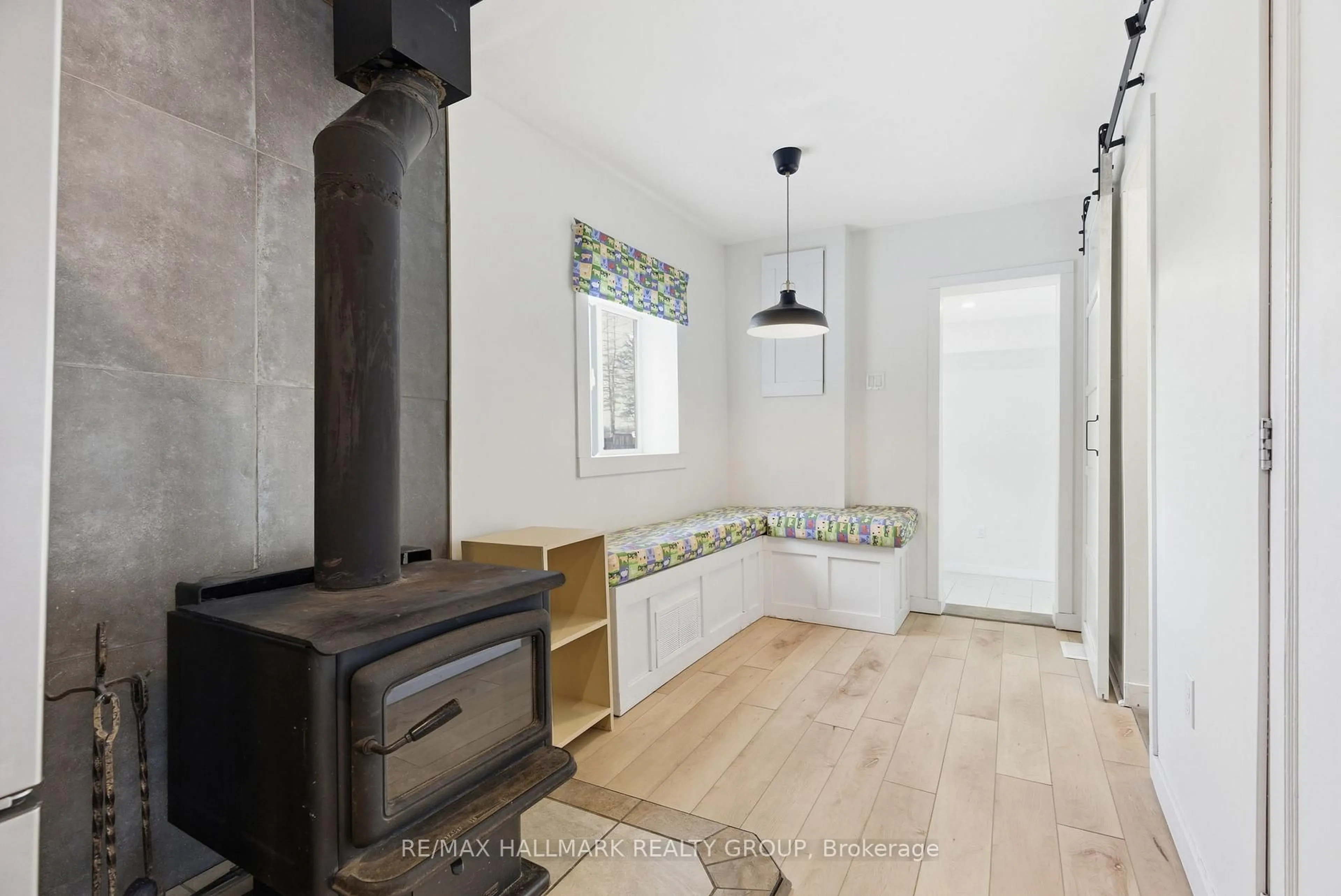 Indoor entryway for 10450 Clark Rd, North Dundas Ontario K0E 1S0