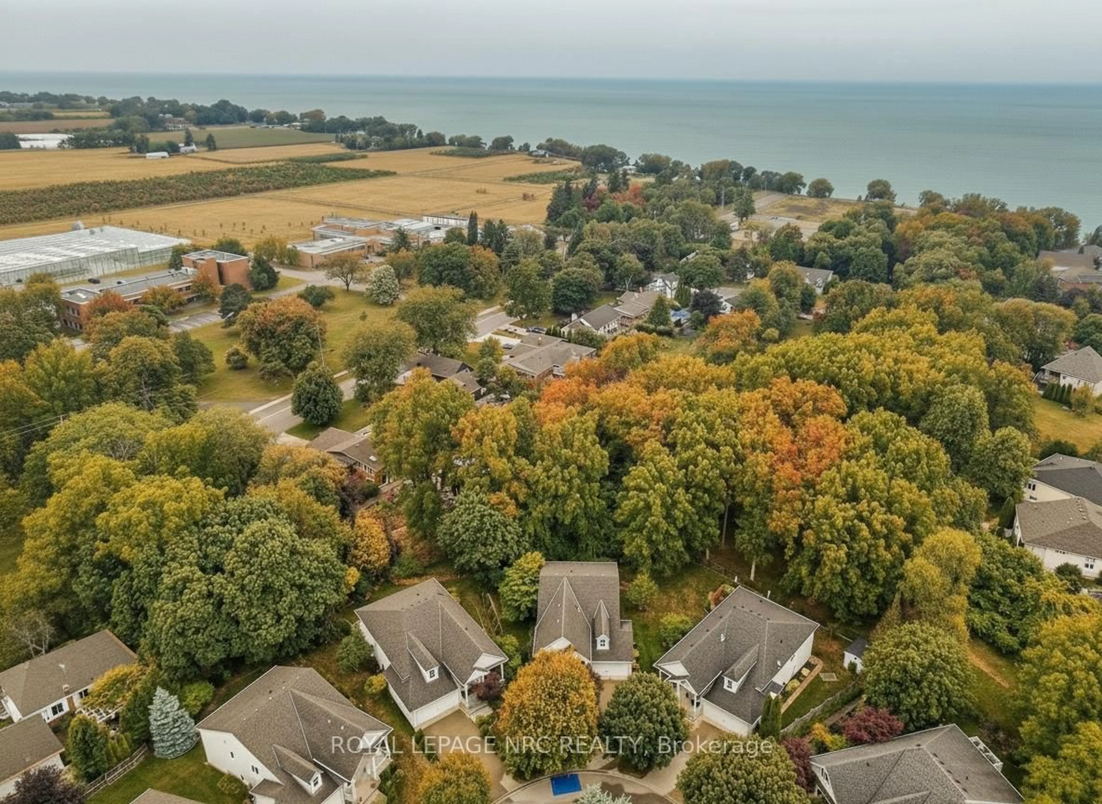 A pic from outside/outdoor area/front of a property/back of a property/a pic from drone, water/lake/river/ocean view for 3393 Stanton Crt, Lincoln Ontario L0R 2E0