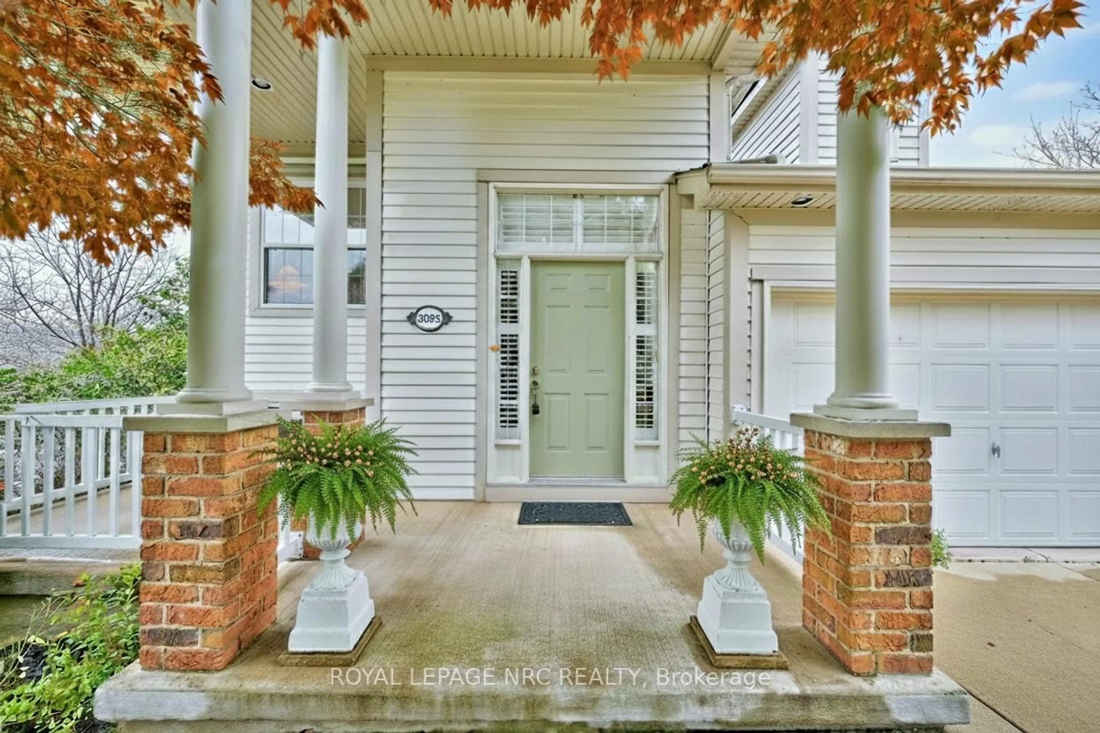 Indoor entryway for 3393 Stanton Crt, Lincoln Ontario L0R 2E0