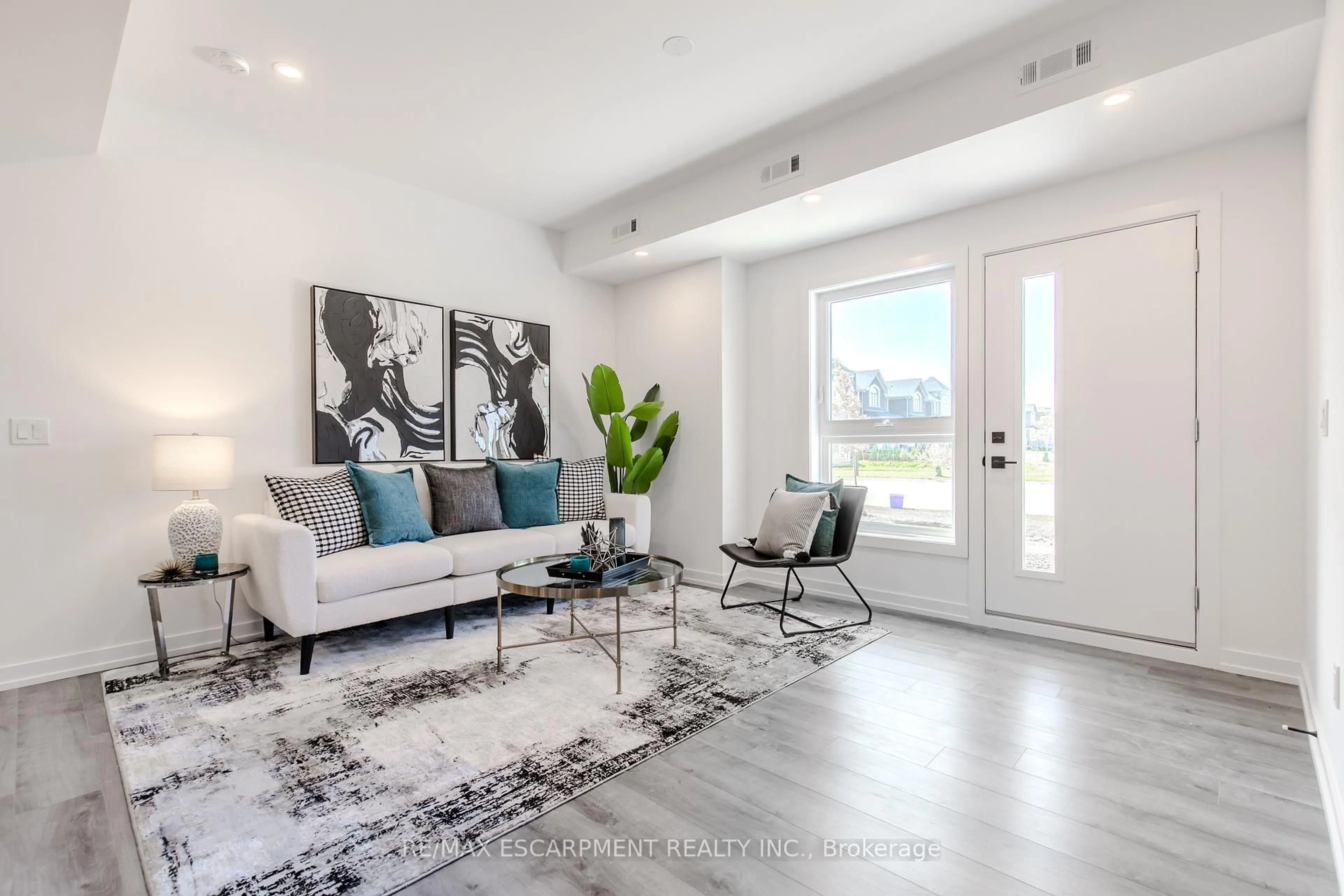 Living room with furniture, unknown for 243 Burke St, Hamilton Ontario L8B 2A9