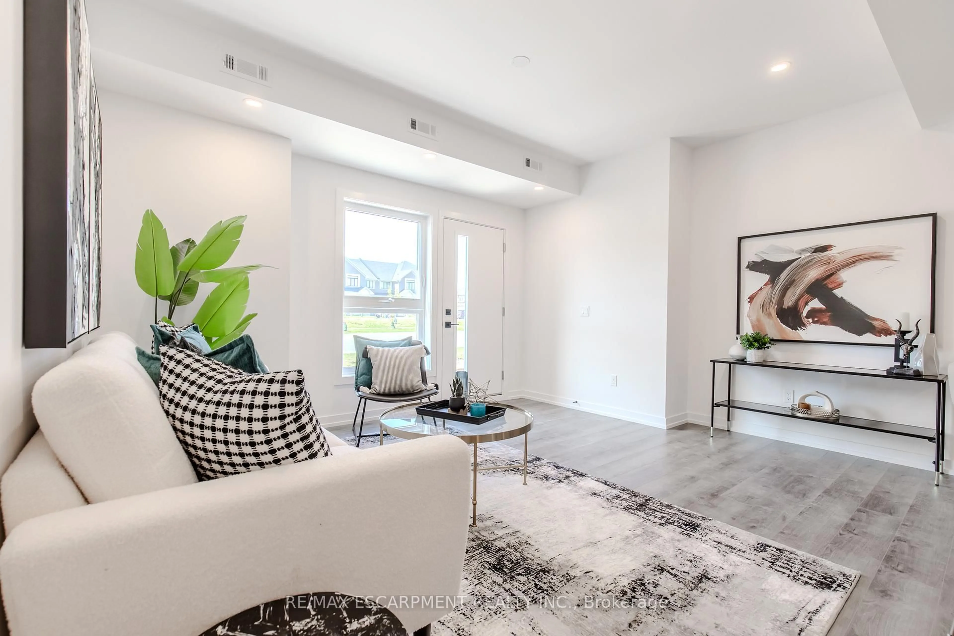 Living room with furniture, unknown for 243 Burke St, Hamilton Ontario L8B 2A9