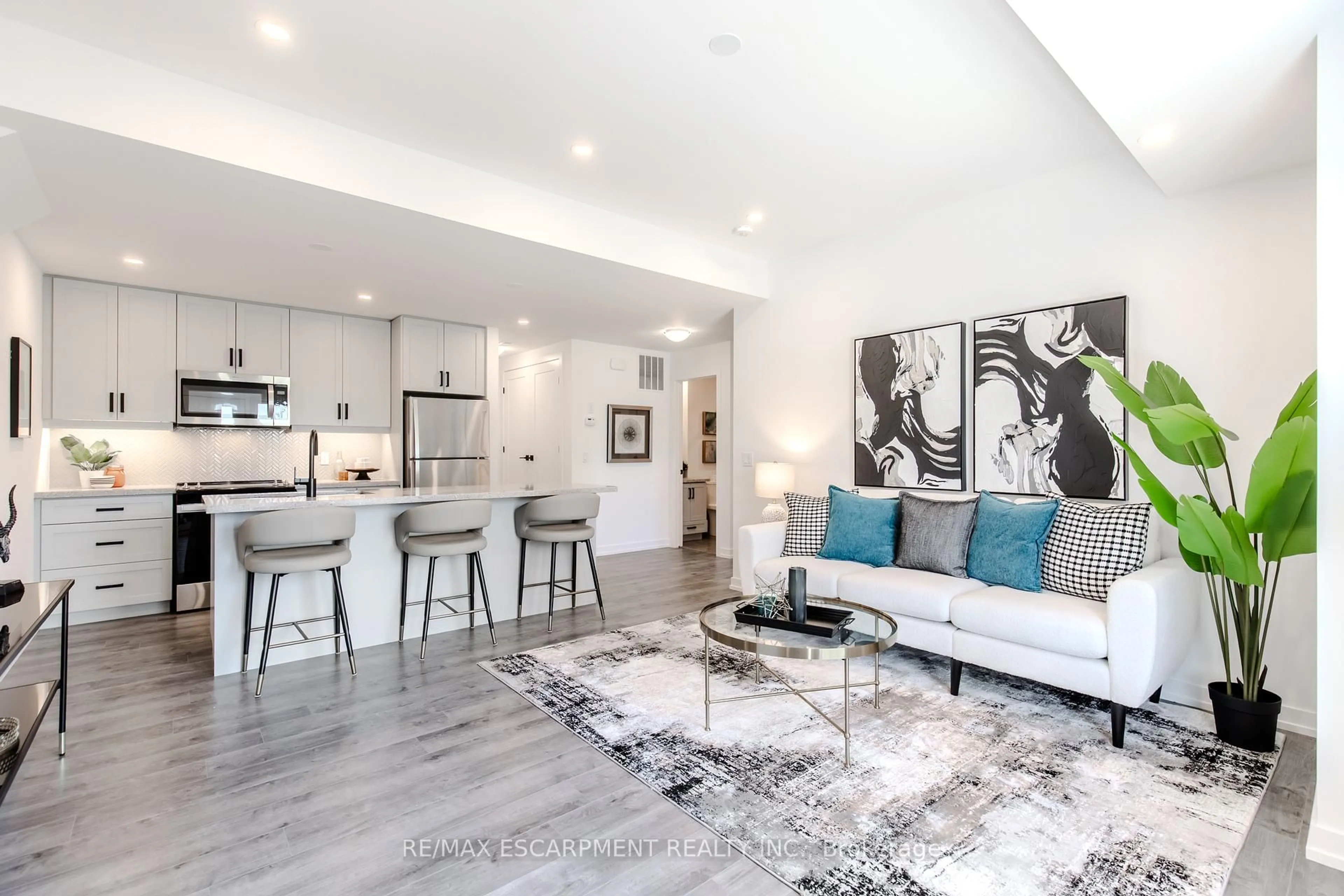 Unknown for 243 Burke St, Hamilton Ontario L8B 2A9