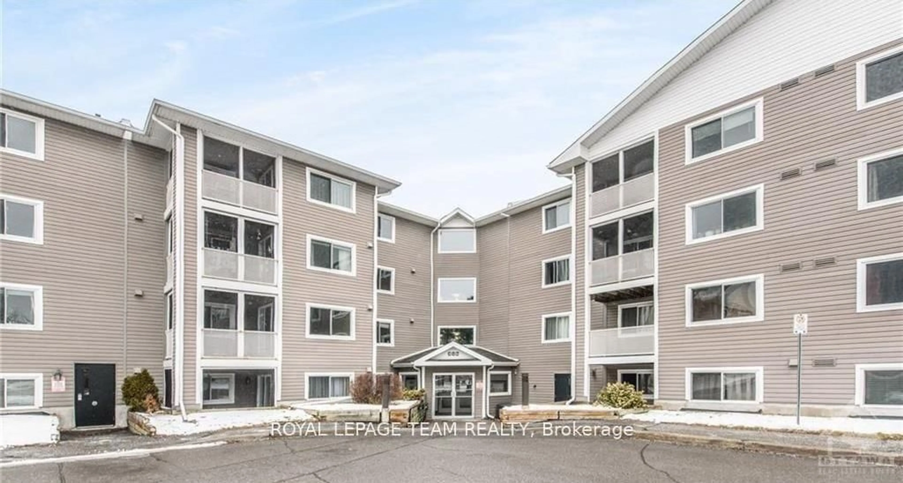 Unknown for 213 316 LORRY GREENBERG Dr, Ottawa Ontario K1T 2P4