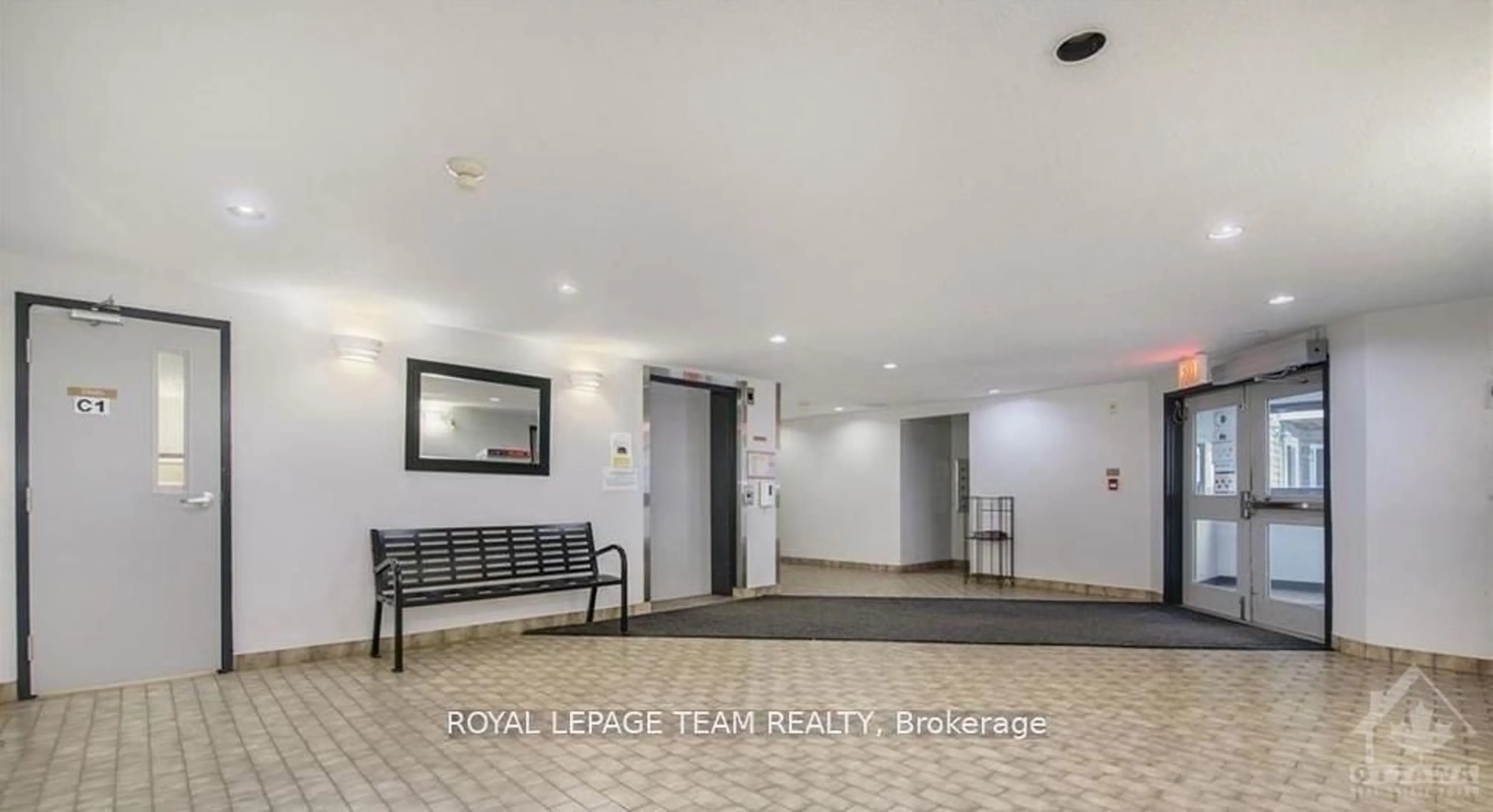 Indoor foyer for 213 316 LORRY GREENBERG Dr, Ottawa Ontario K1T 2P4