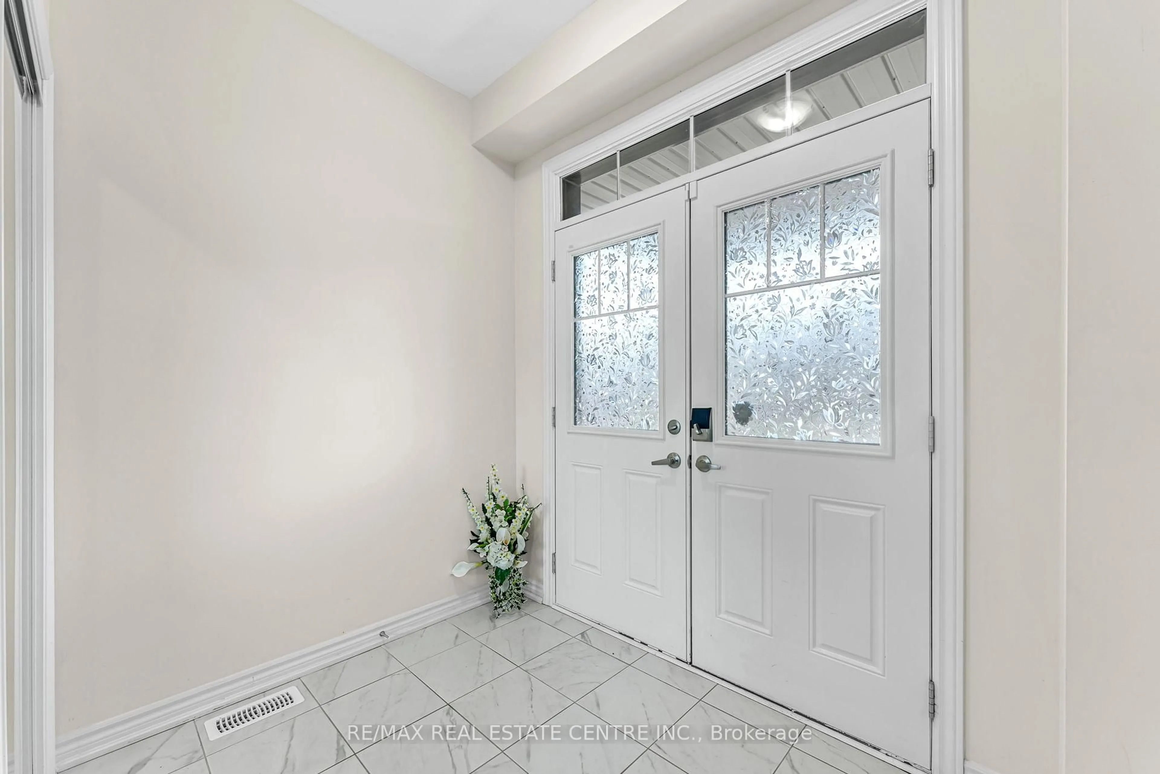 Indoor entryway for 65 Ever Sweet Way, Thorold Ontario L2V 0K8