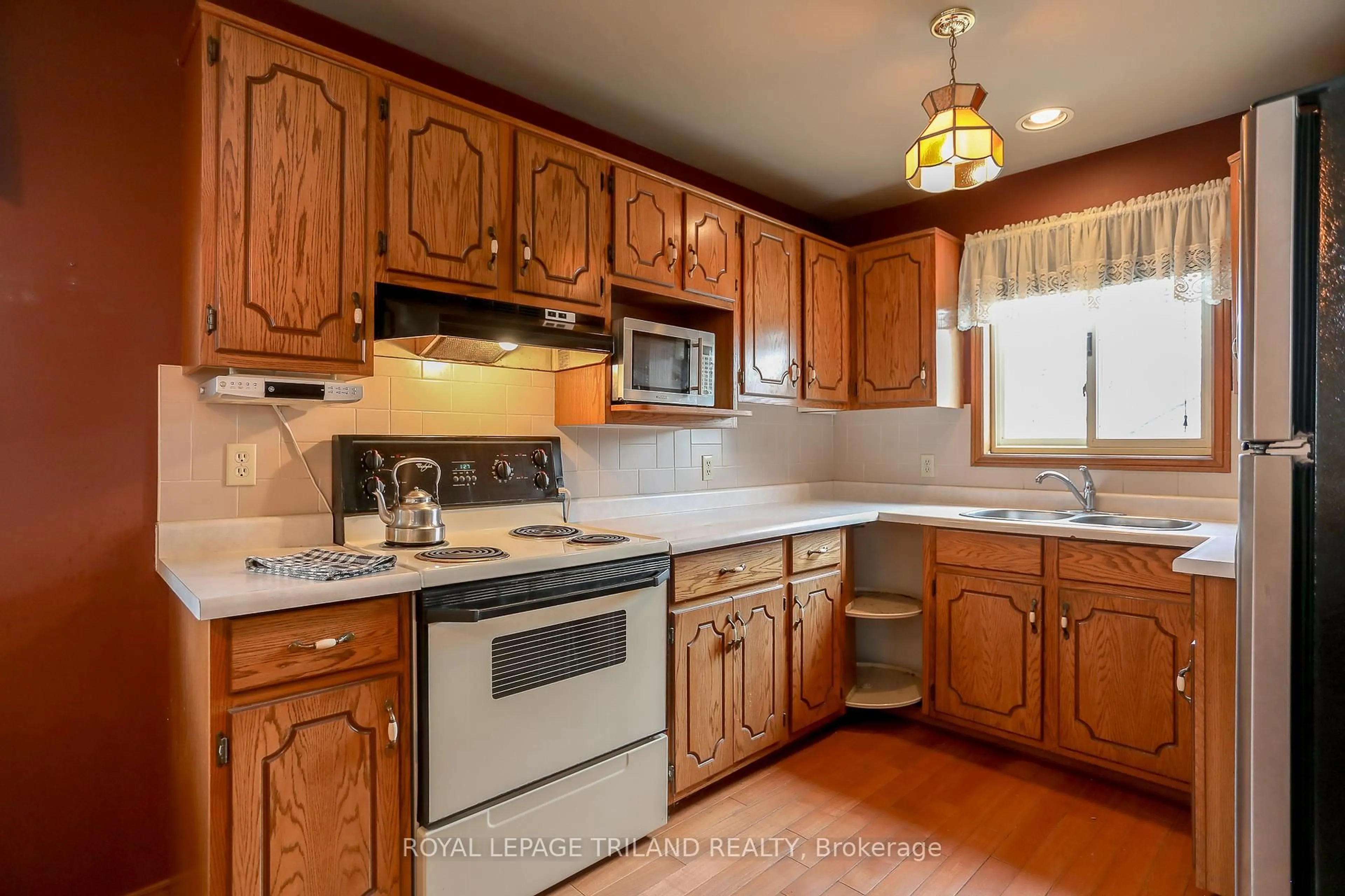 Standard kitchen, unknown for 170 Forest Ave, St. Thomas Ontario N5R 2K2