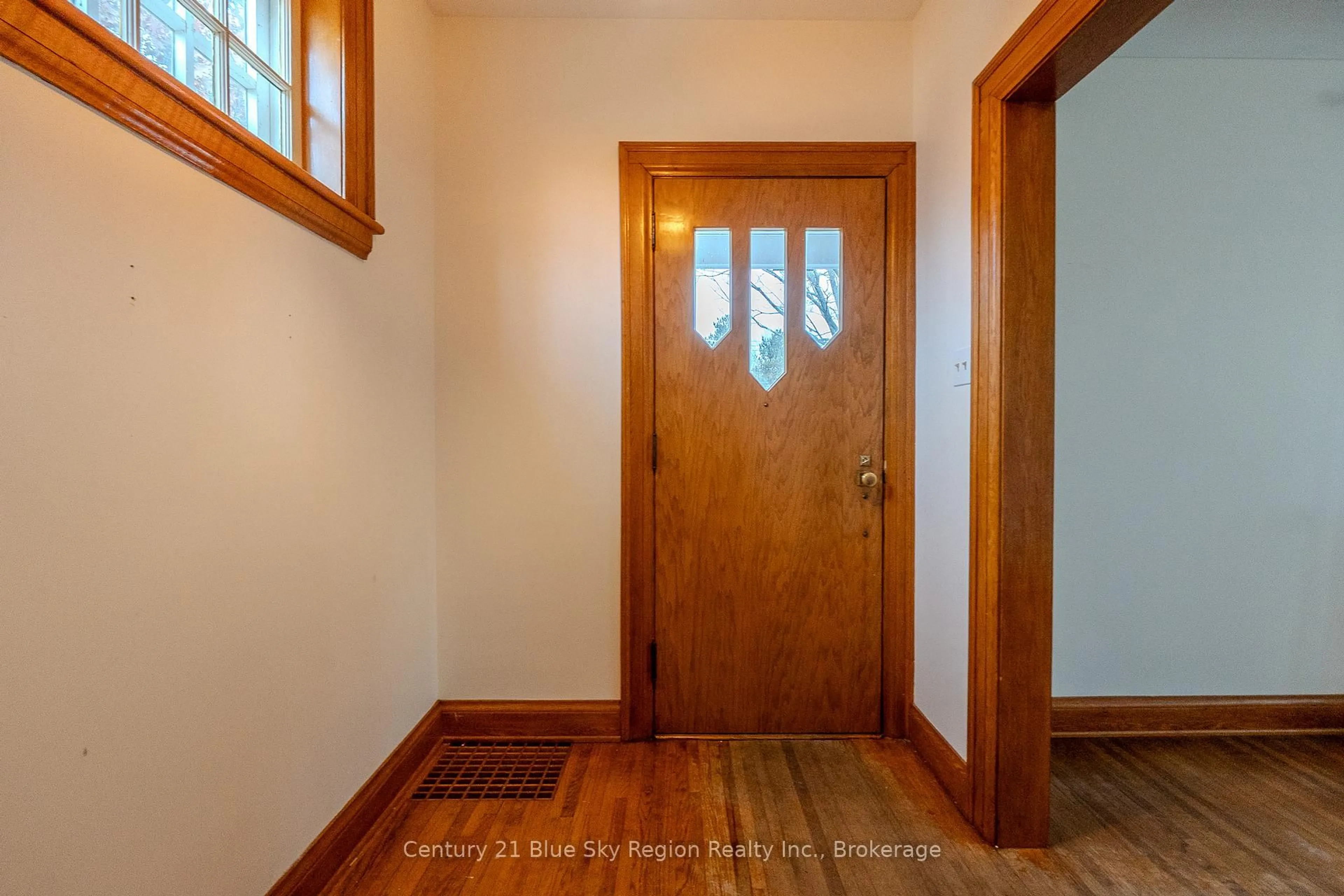 Indoor entryway for 12 ROWE Ave, North Bay Ontario P1A 1W9