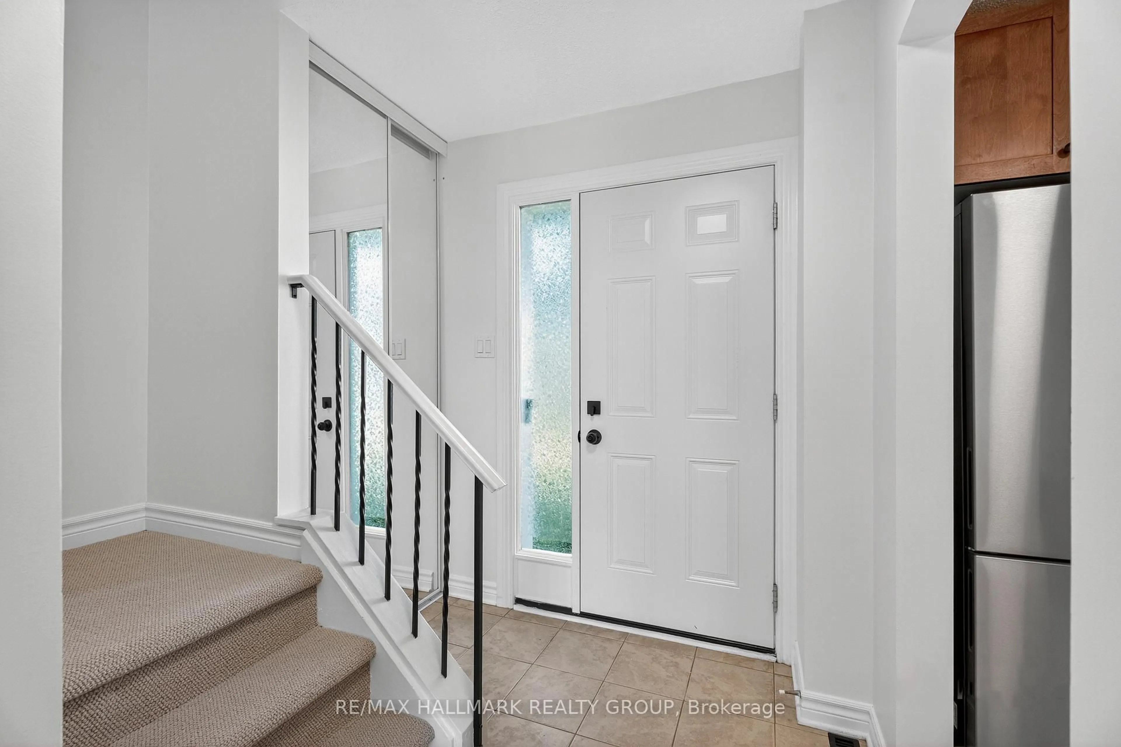 Indoor entryway for 3921C Old Richmond Rd, Ottawa Ontario K2H 8T9