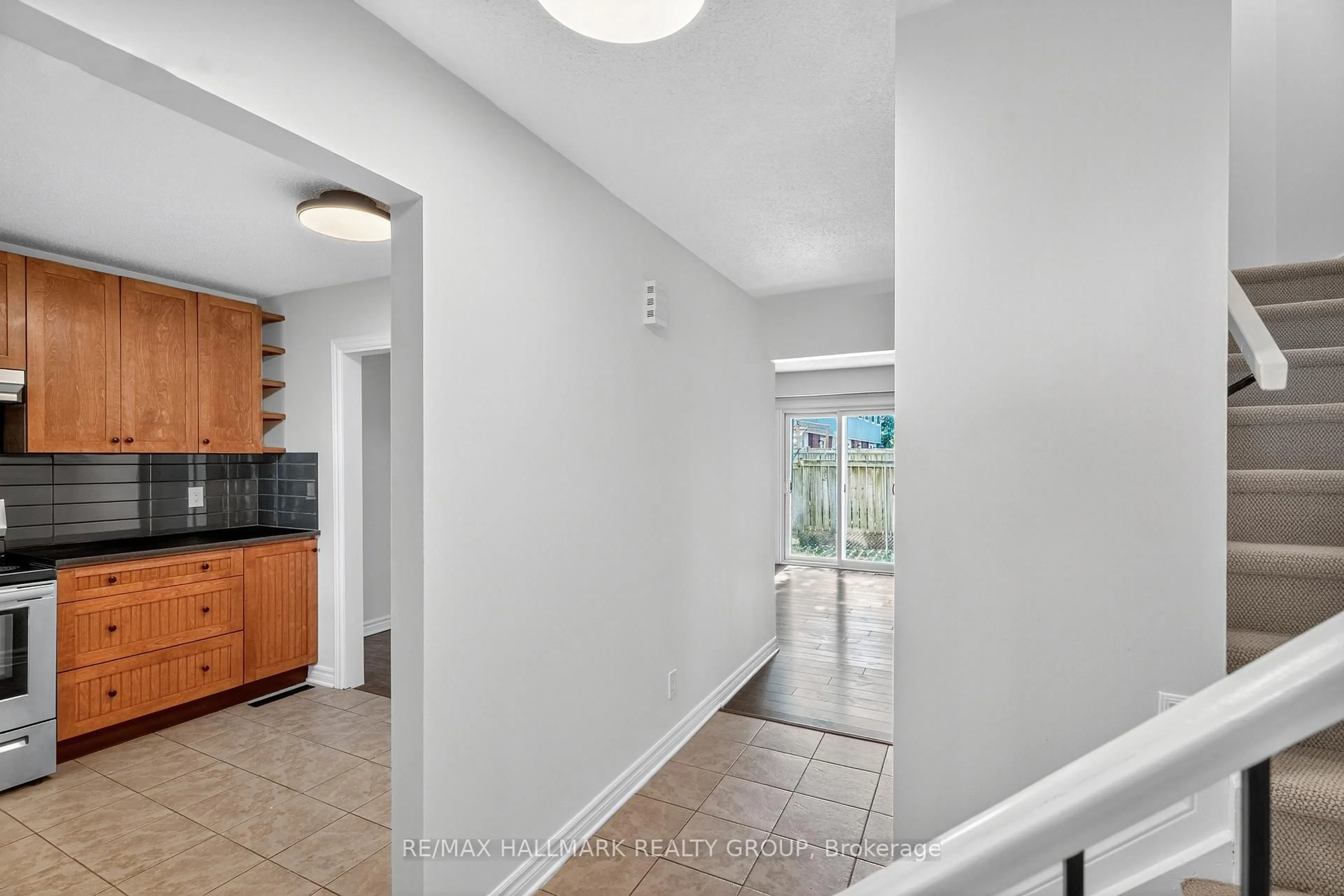 Indoor entryway for 3921C Old Richmond Rd, Ottawa Ontario K2H 8T9