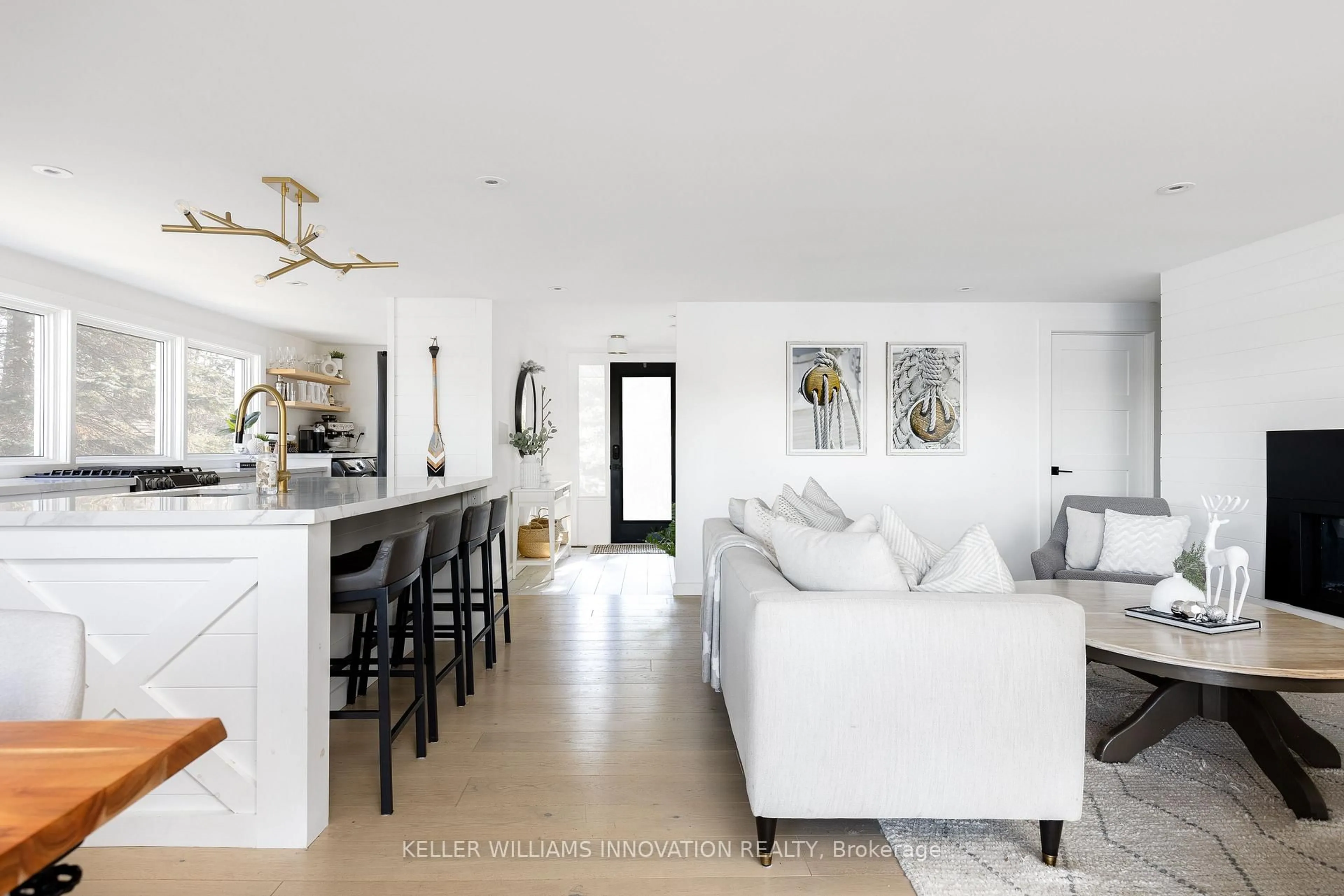 Unknown for 2872 Muskoka Road 118, Muskoka Lakes Ontario P0B 1J0