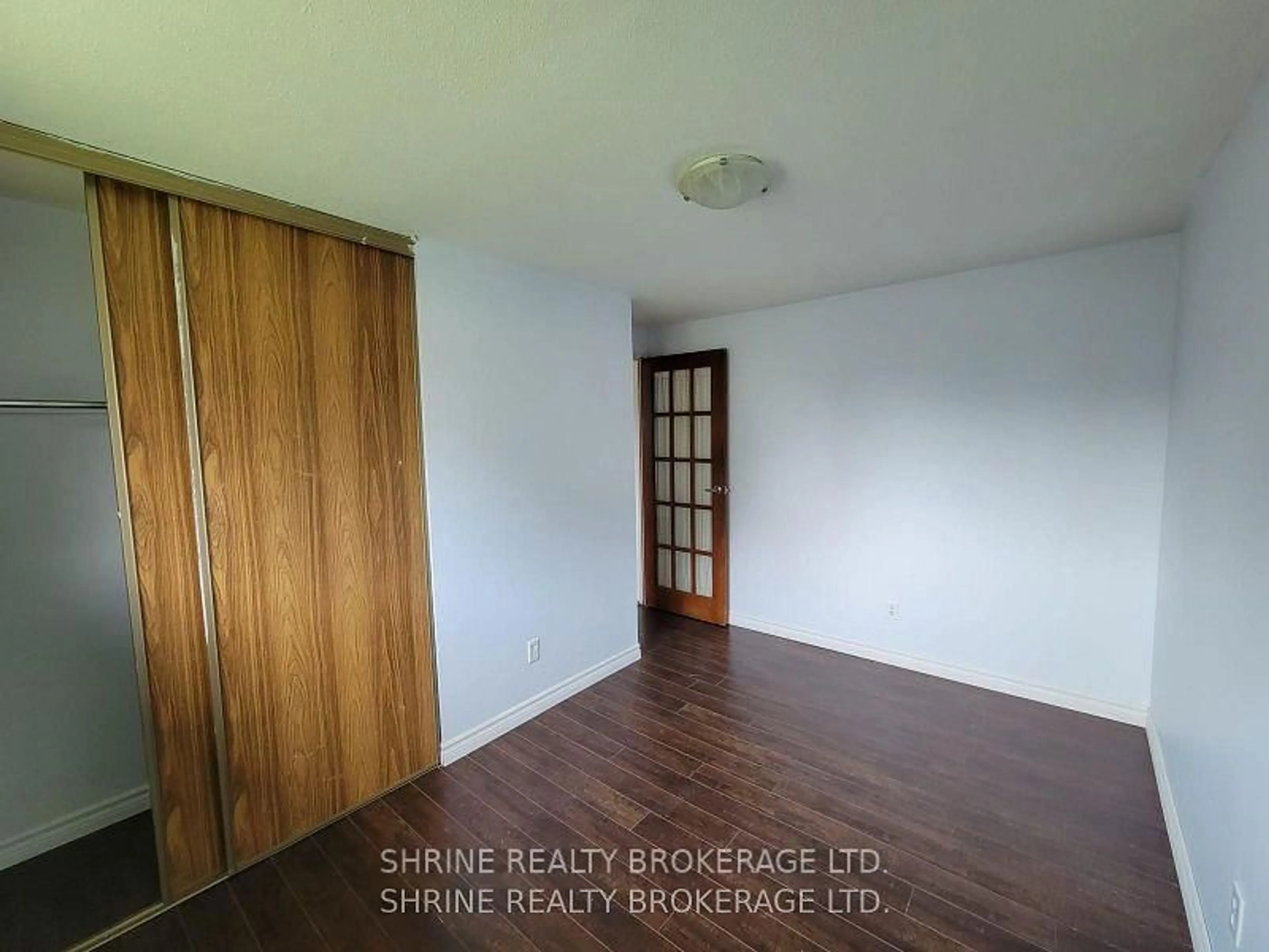 A pic of a room for 5 CAPRICE Cres, London East Ontario N5V 3L8