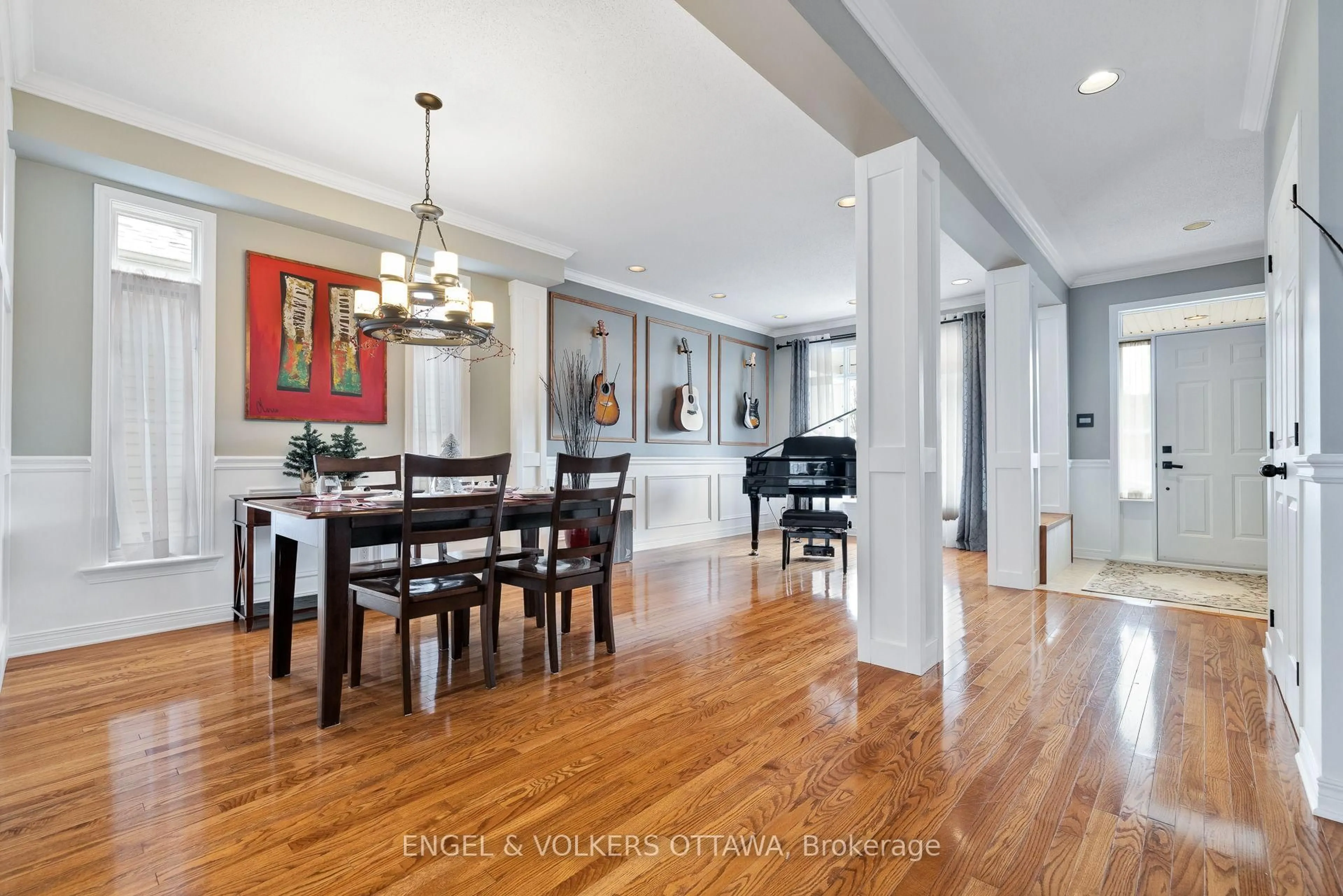 Dining room, wood/laminate floor for 823 Scala Ave, Orleans Ontario K4A 4M2