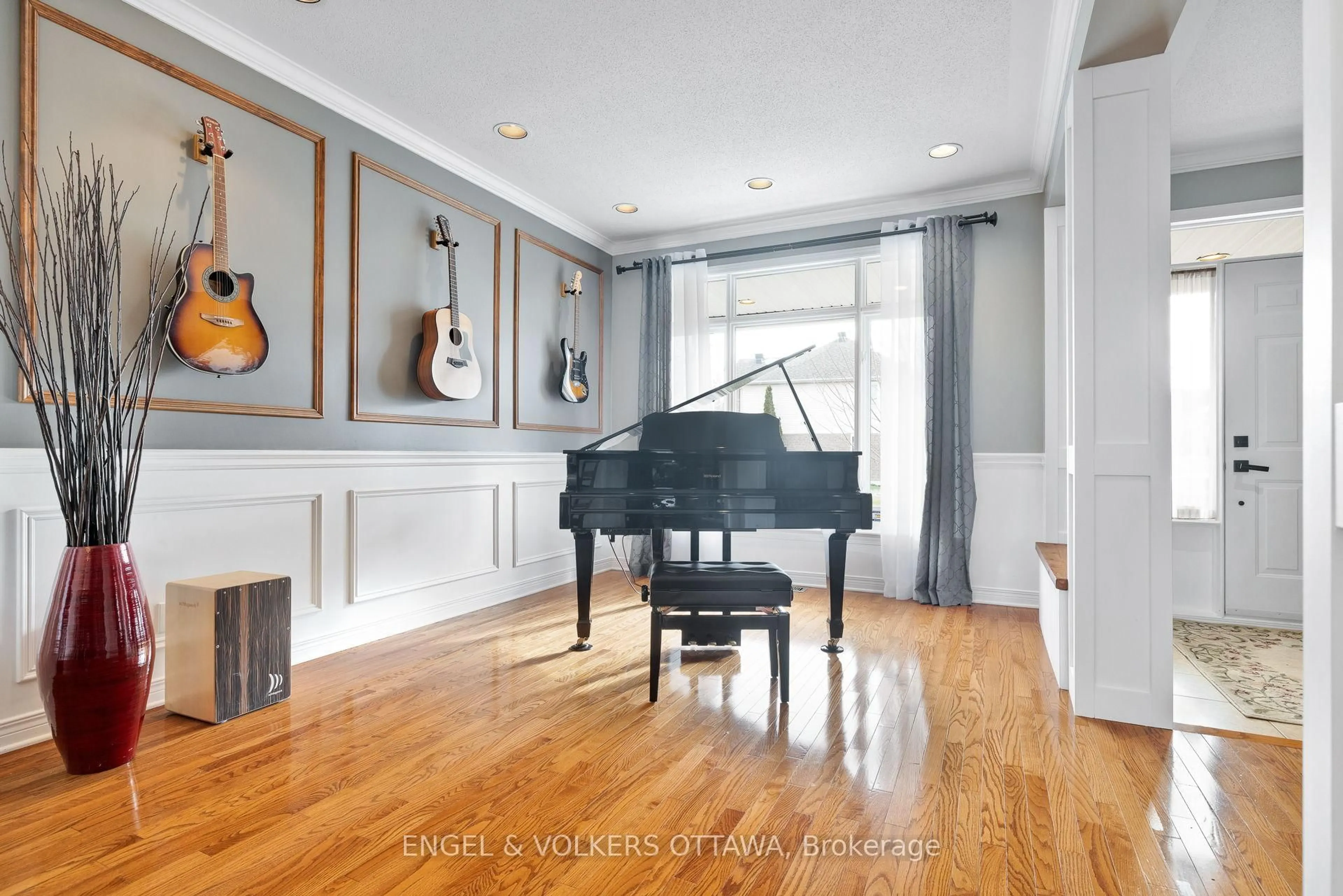 Unknown for 823 Scala Ave, Orleans Ontario K4A 4M2