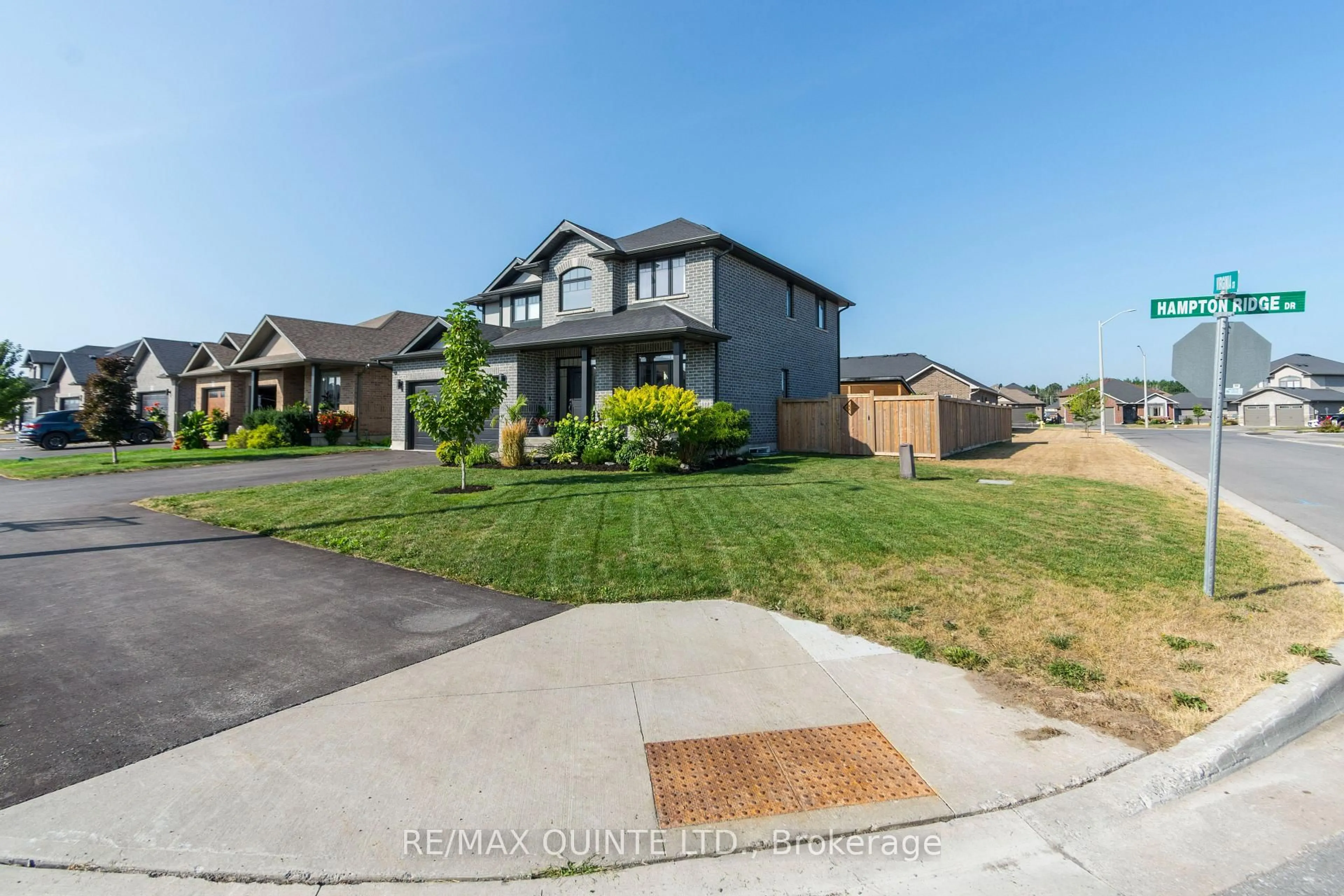 A pic from outside/outdoor area/front of a property/back of a property/a pic from drone, street for 104 Hampton Ridge Dr, Belleville Ontario K8N 0E6