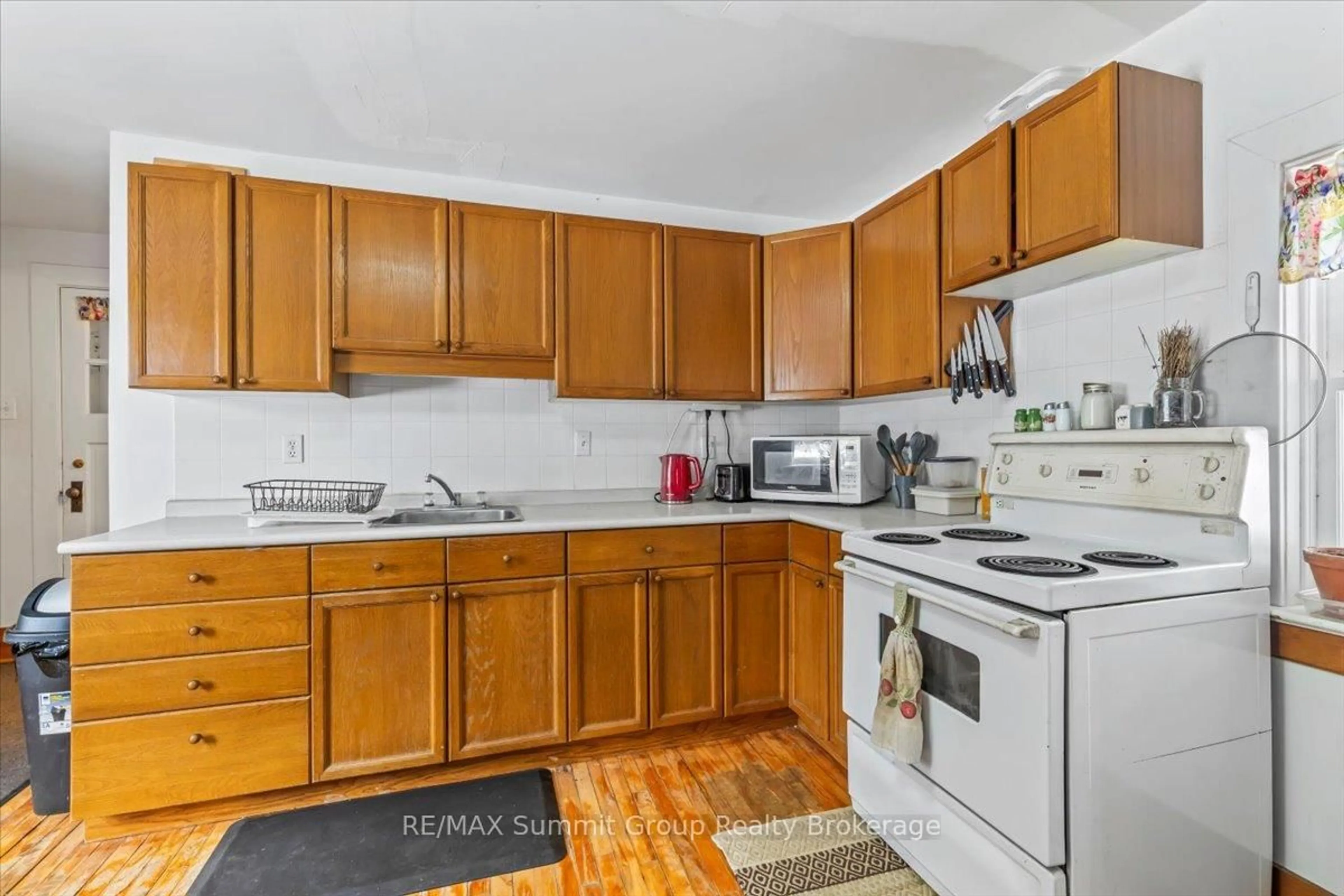 Standard kitchen, unknown for 595181 4th Line, Blue Mountains Ontario N0H 2E0