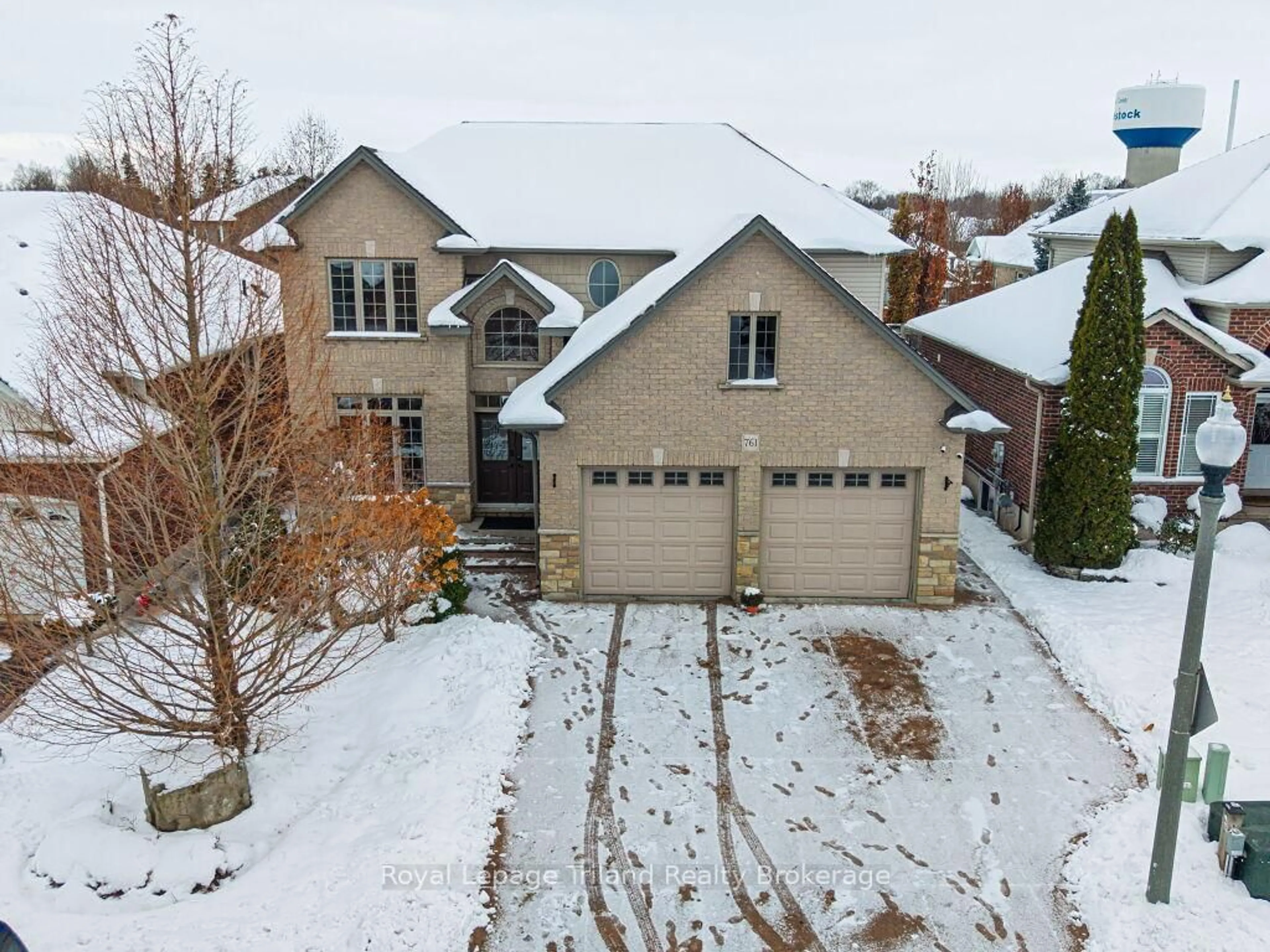 A pic from outside/outdoor area/front of a property/back of a property/a pic from drone, street for 761 Glenwood Rd, Woodstock Ontario N4T 0A6