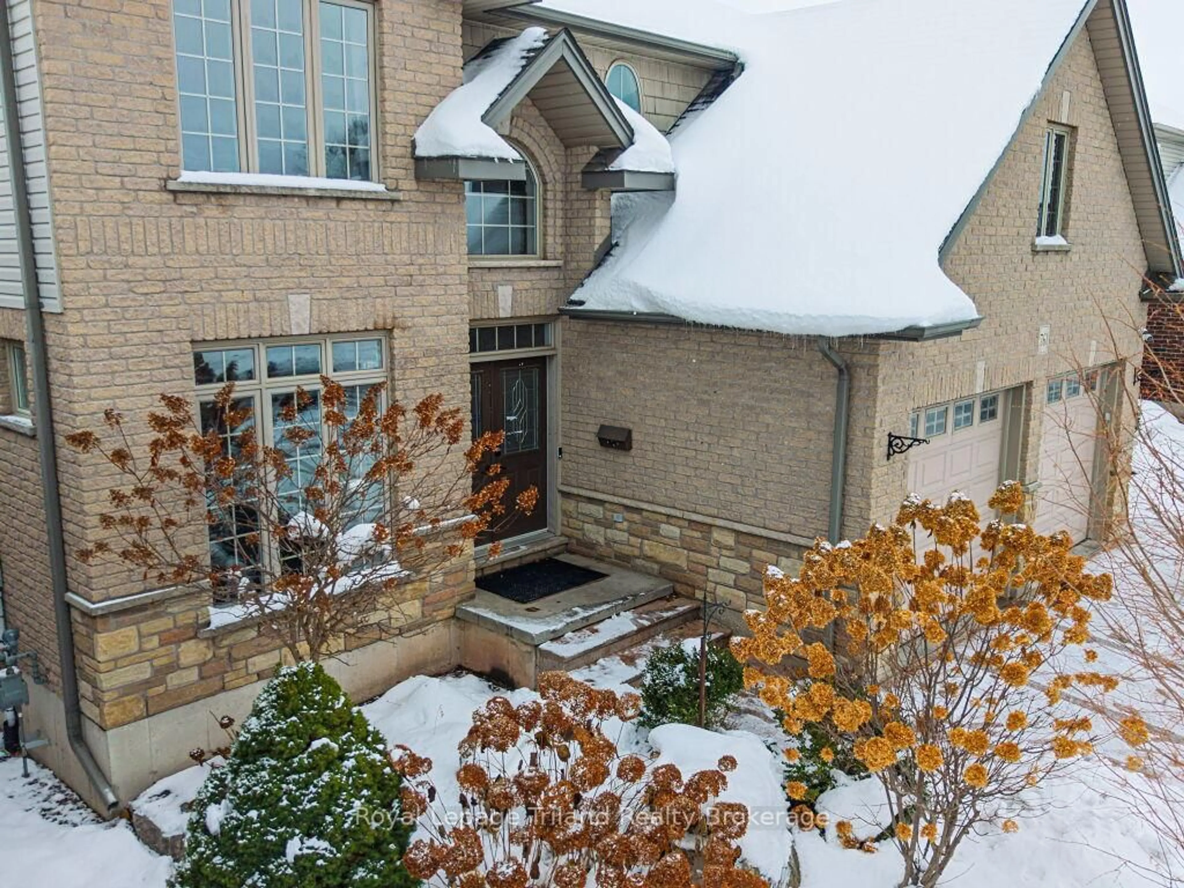 A pic from outside/outdoor area/front of a property/back of a property/a pic from drone, street for 761 Glenwood Rd, Woodstock Ontario N4T 0A6