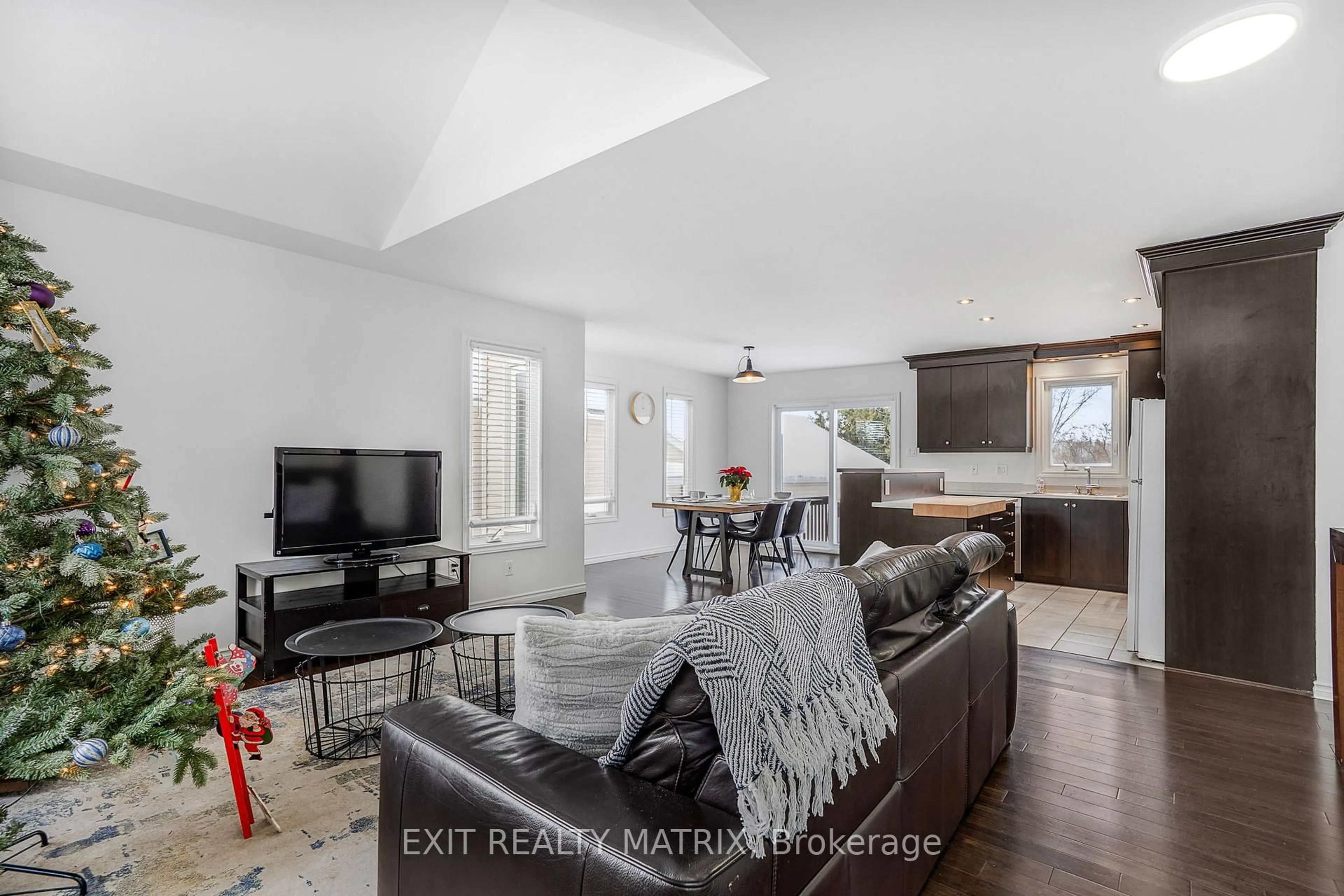 Living room with furniture, unknown for 156 Longueuil St, Champlain Ontario K0B 1K0