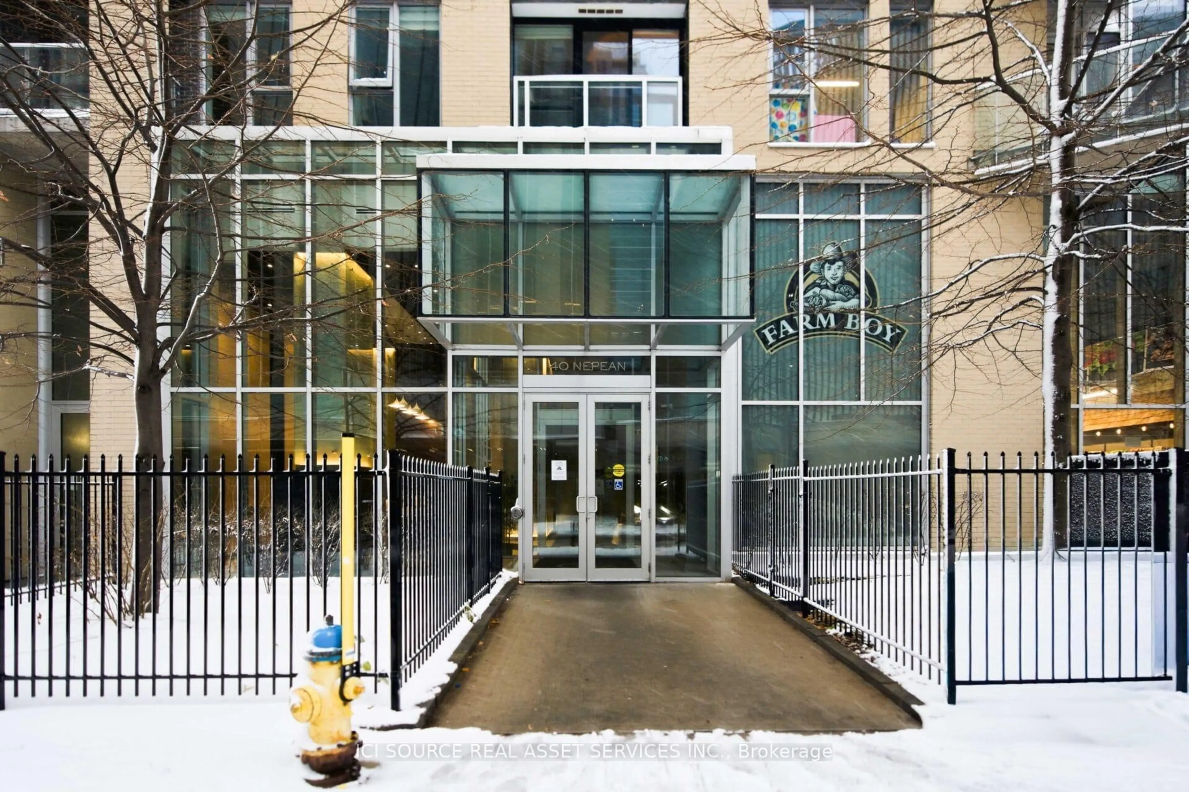 Indoor foyer for 40 Nepean St #2206, Ottawa Ontario K2P 0X5