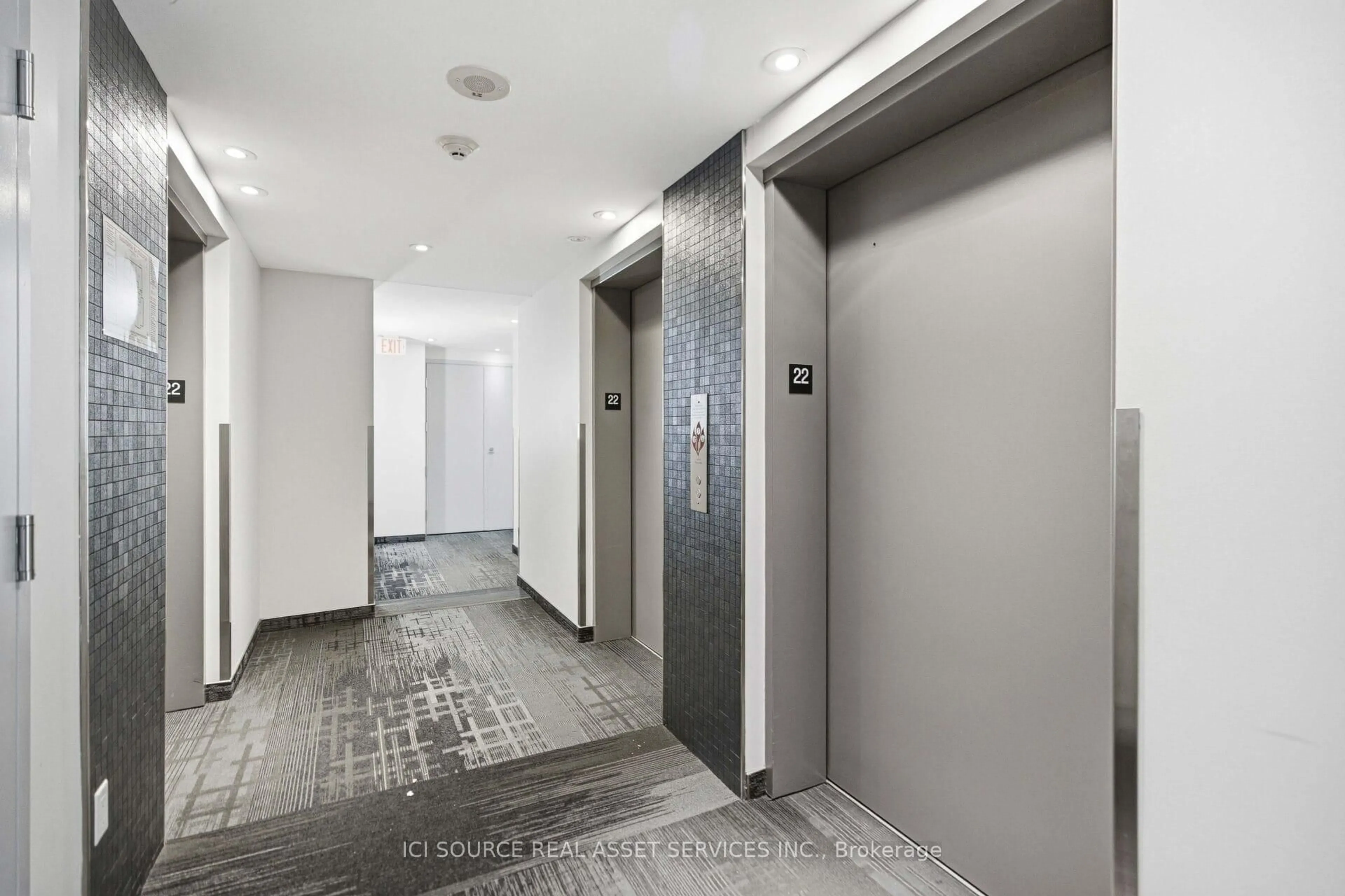 Indoor foyer for 40 Nepean St #2206, Ottawa Ontario K2P 0X5