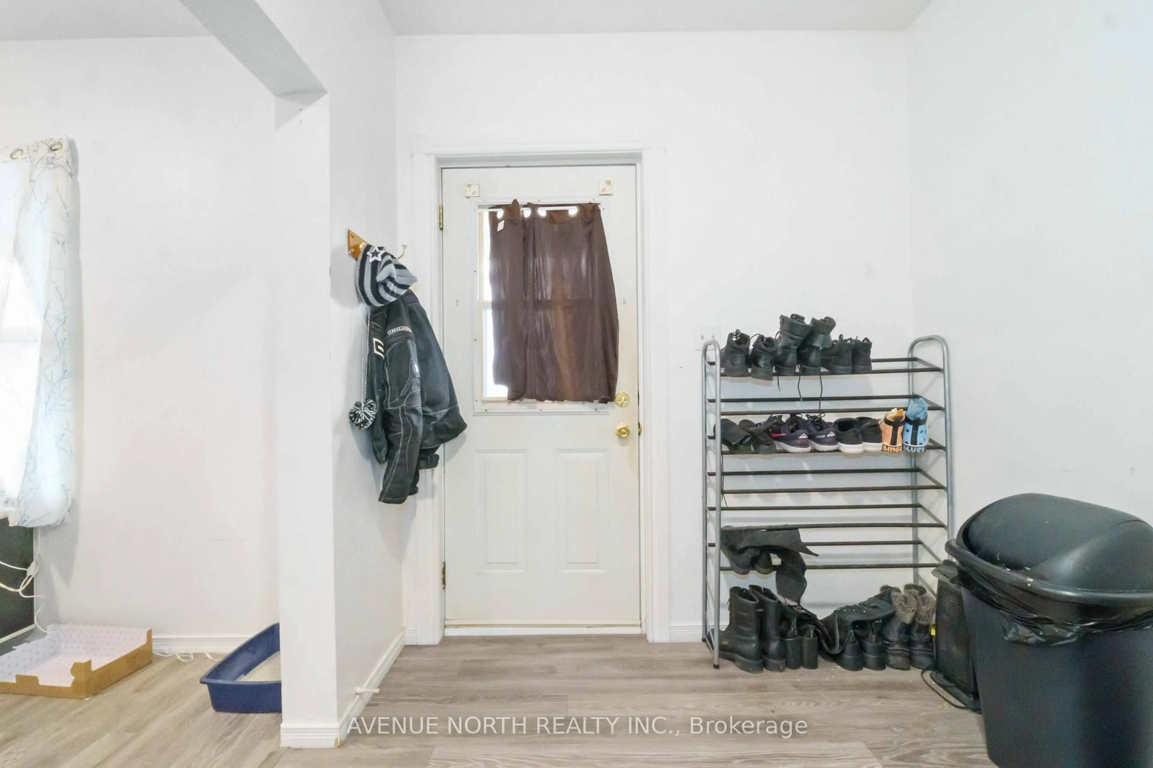 Indoor entryway for 259 Hamilton St, Hawkesbury Ontario K6A 1Z2