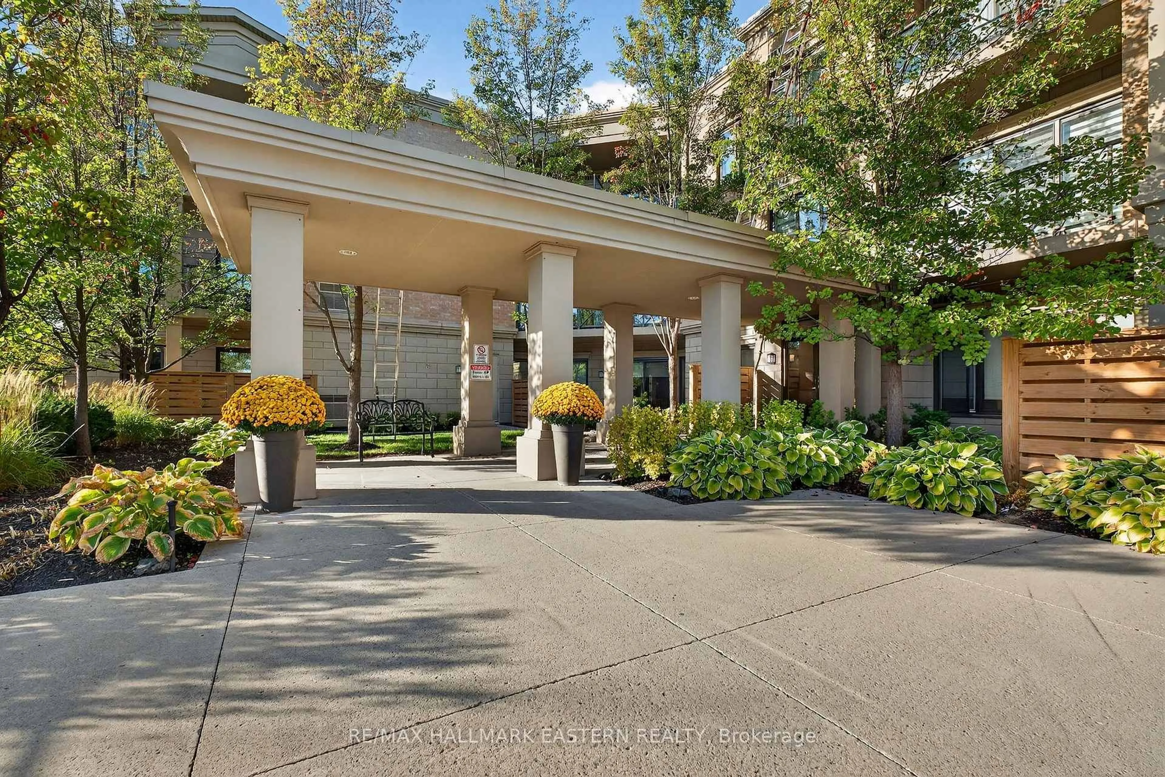 Indoor foyer for 869 Clonsilla Ave #PH06, Peterborough Ontario K9J 0B7