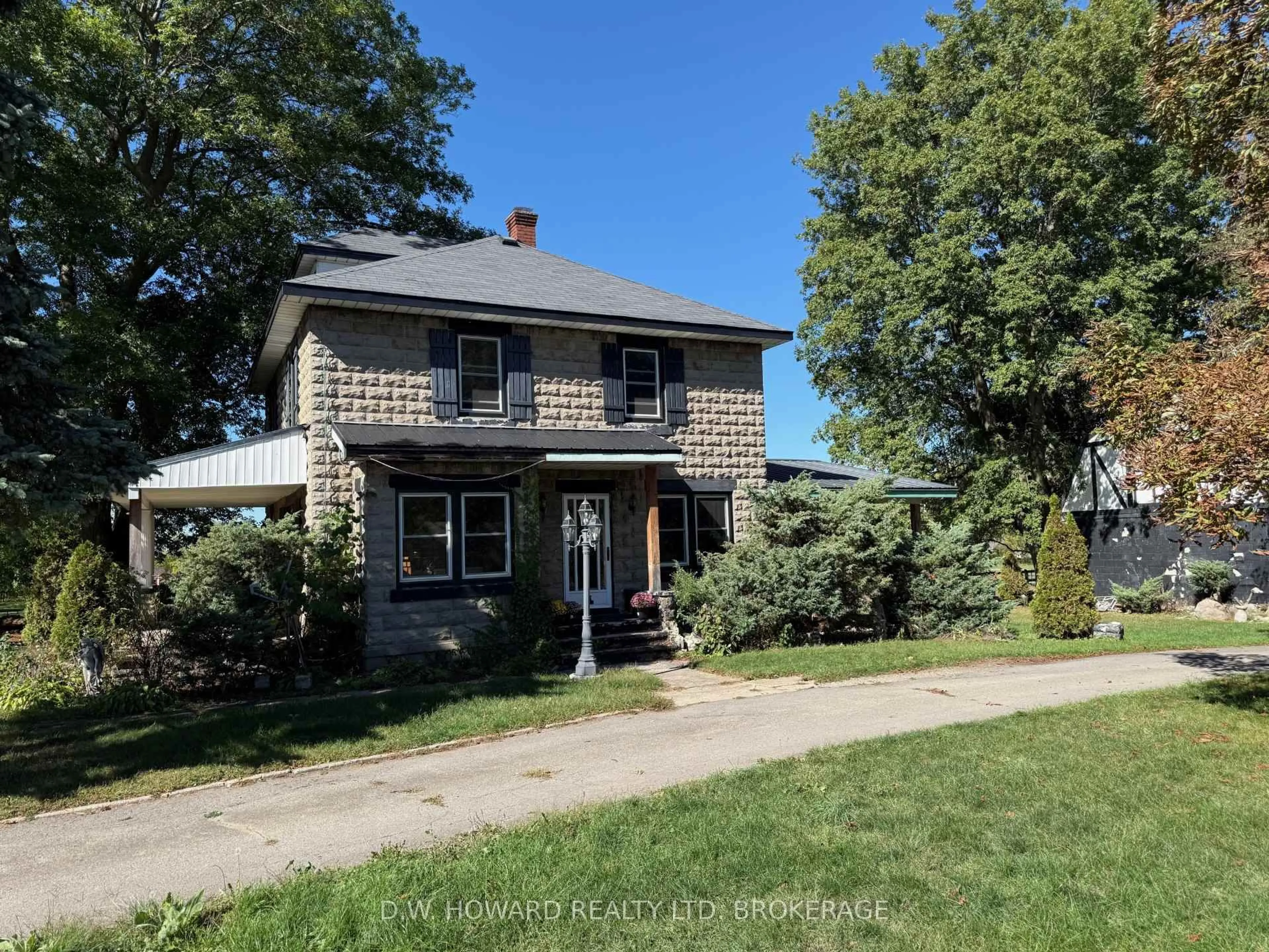 A pic from outside/outdoor area/front of a property/back of a property/a pic from drone, street for 3276 Bertie St, Fort Erie Ontario L0S 1N0