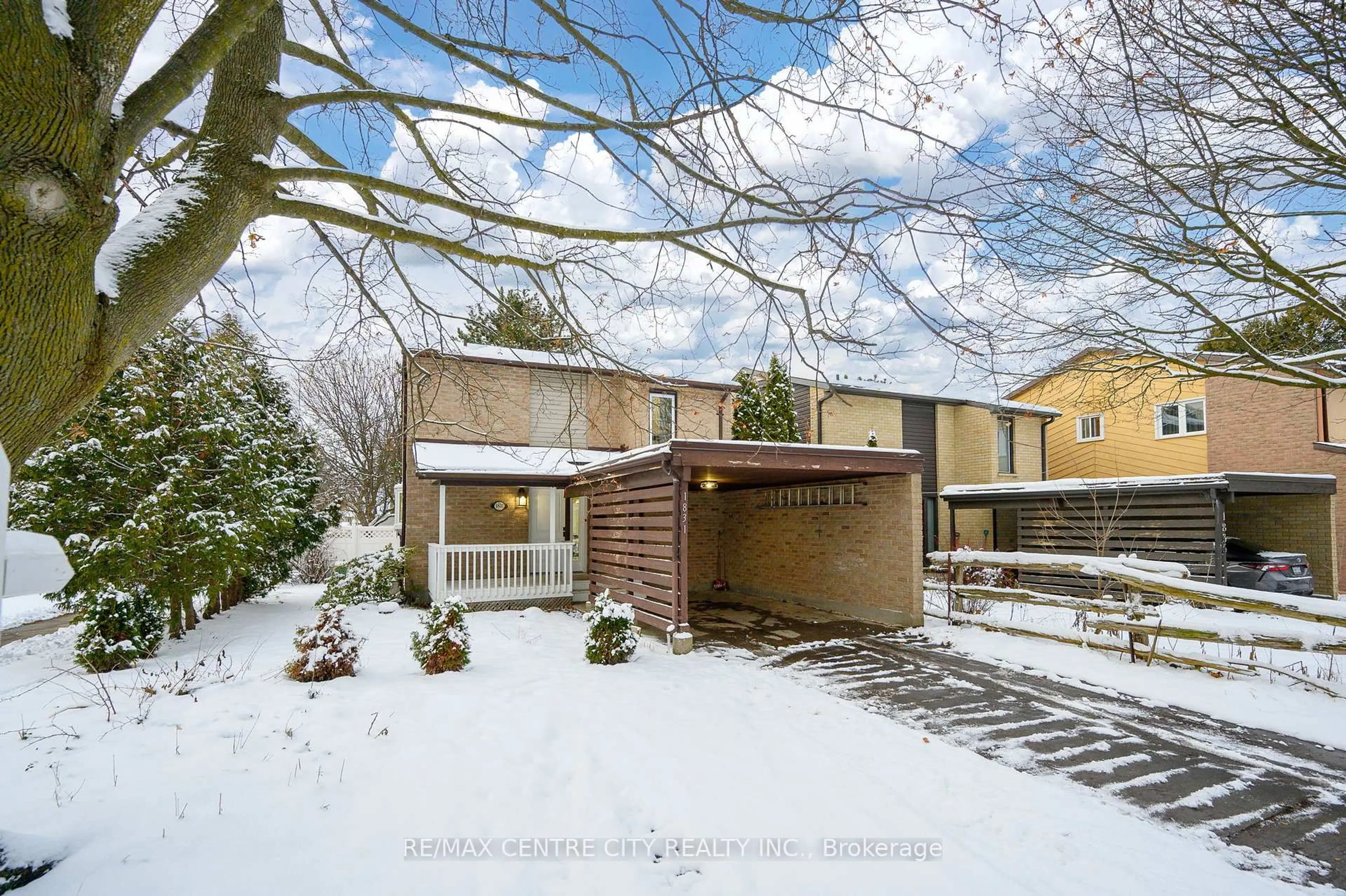 A pic from outside/outdoor area/front of a property/back of a property/a pic from drone, street for 1831 Aldersbrook Rd, London North Ontario N6G 3S3