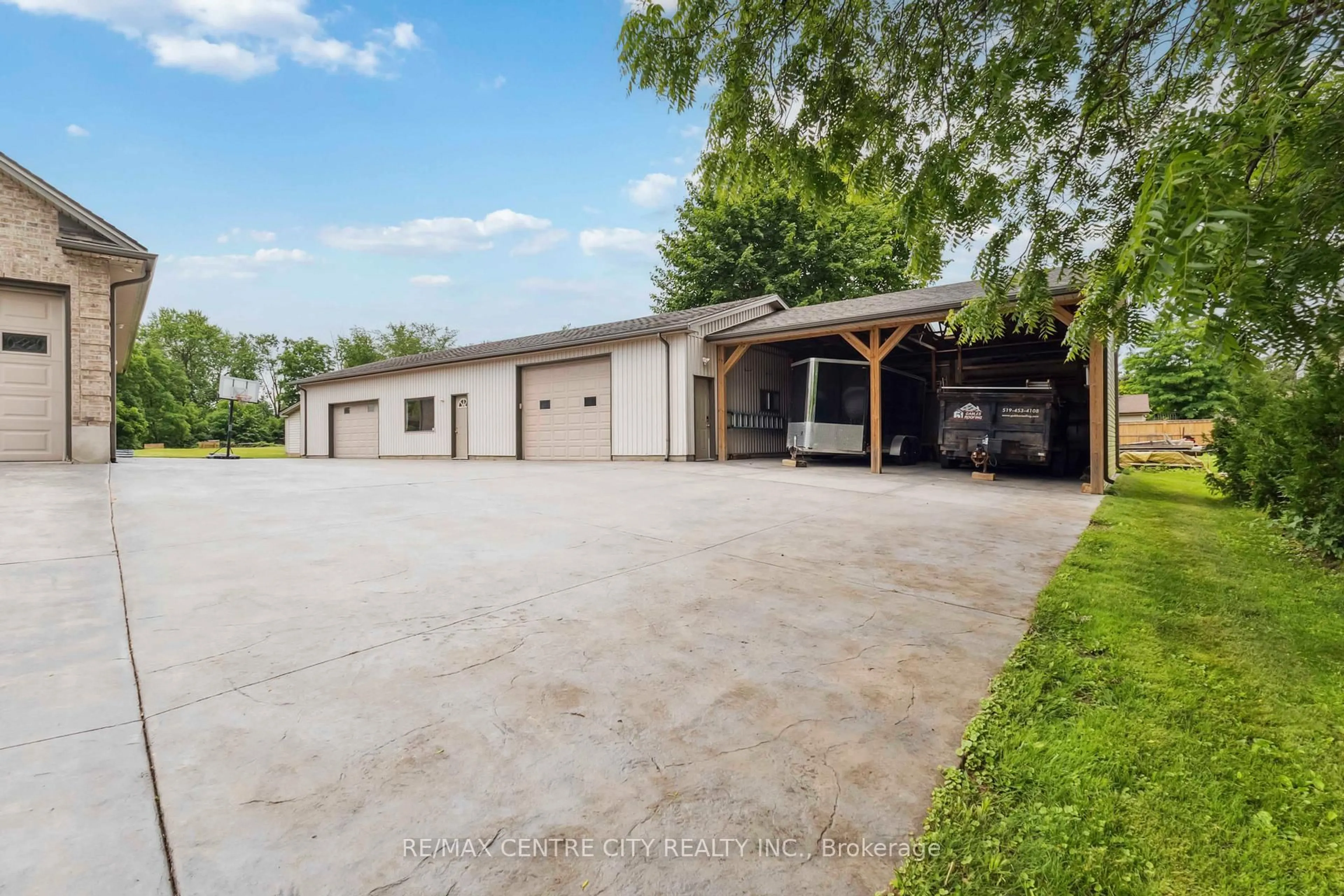 Unknown for 1839 Parkhurst Ave, London East Ontario N5V 2C4