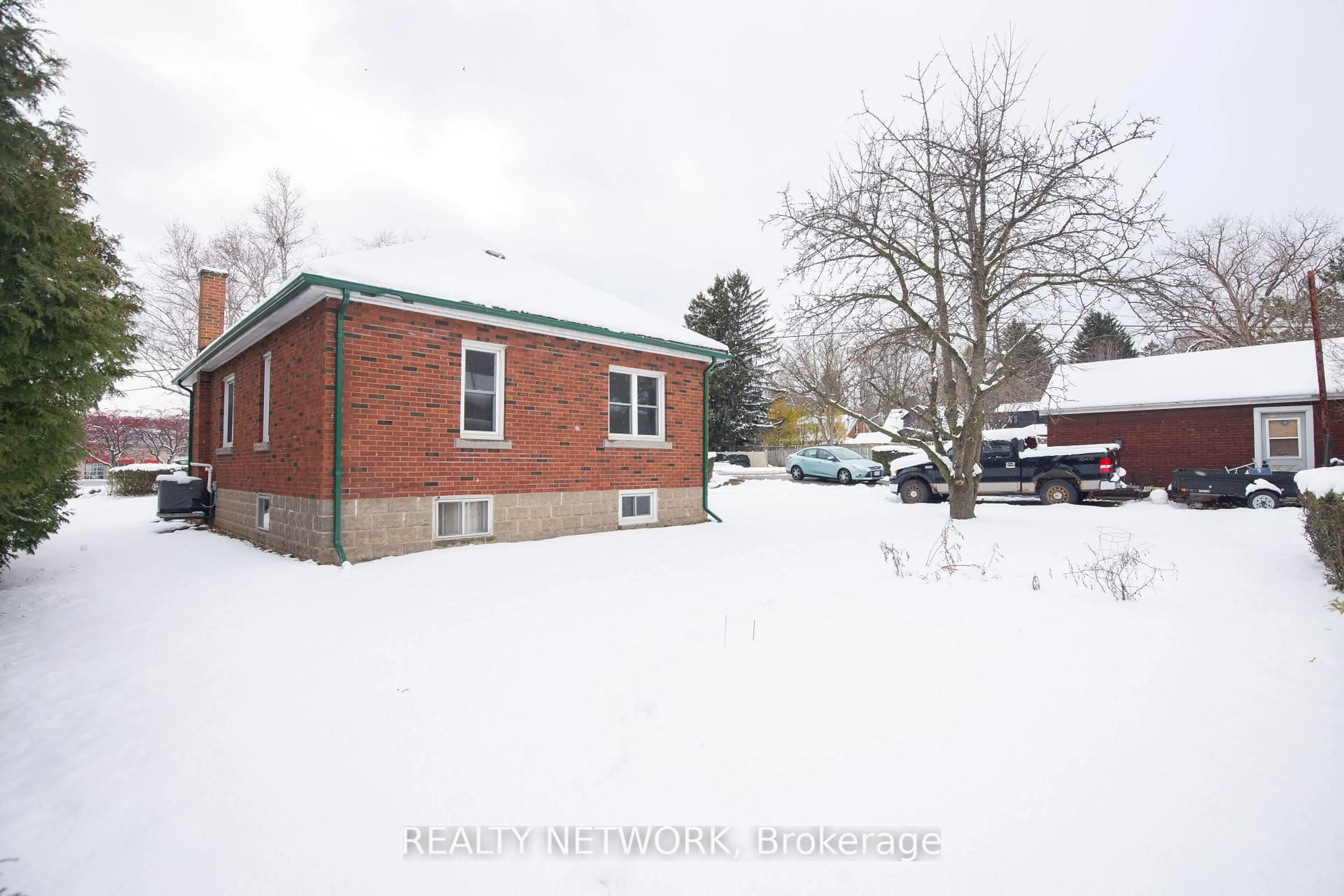 Unknown for 90 Osler Dr, Hamilton Ontario L9H 4B5