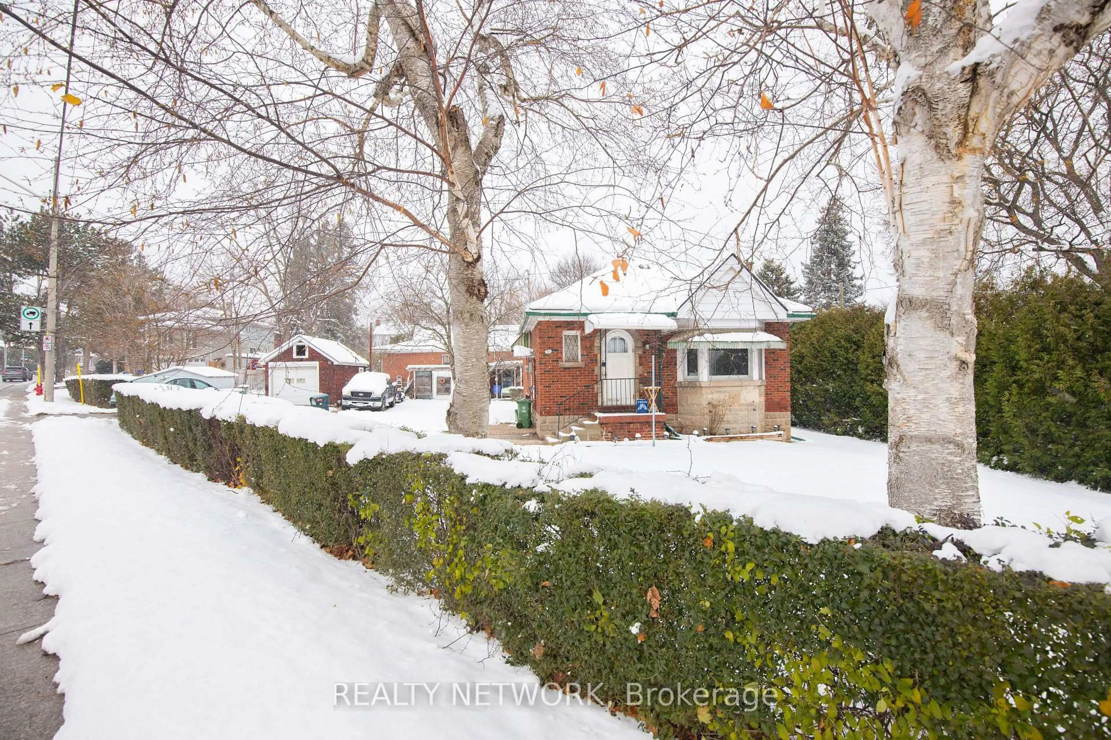 Unknown for 90 Osler Dr, Hamilton Ontario L9H 4B5