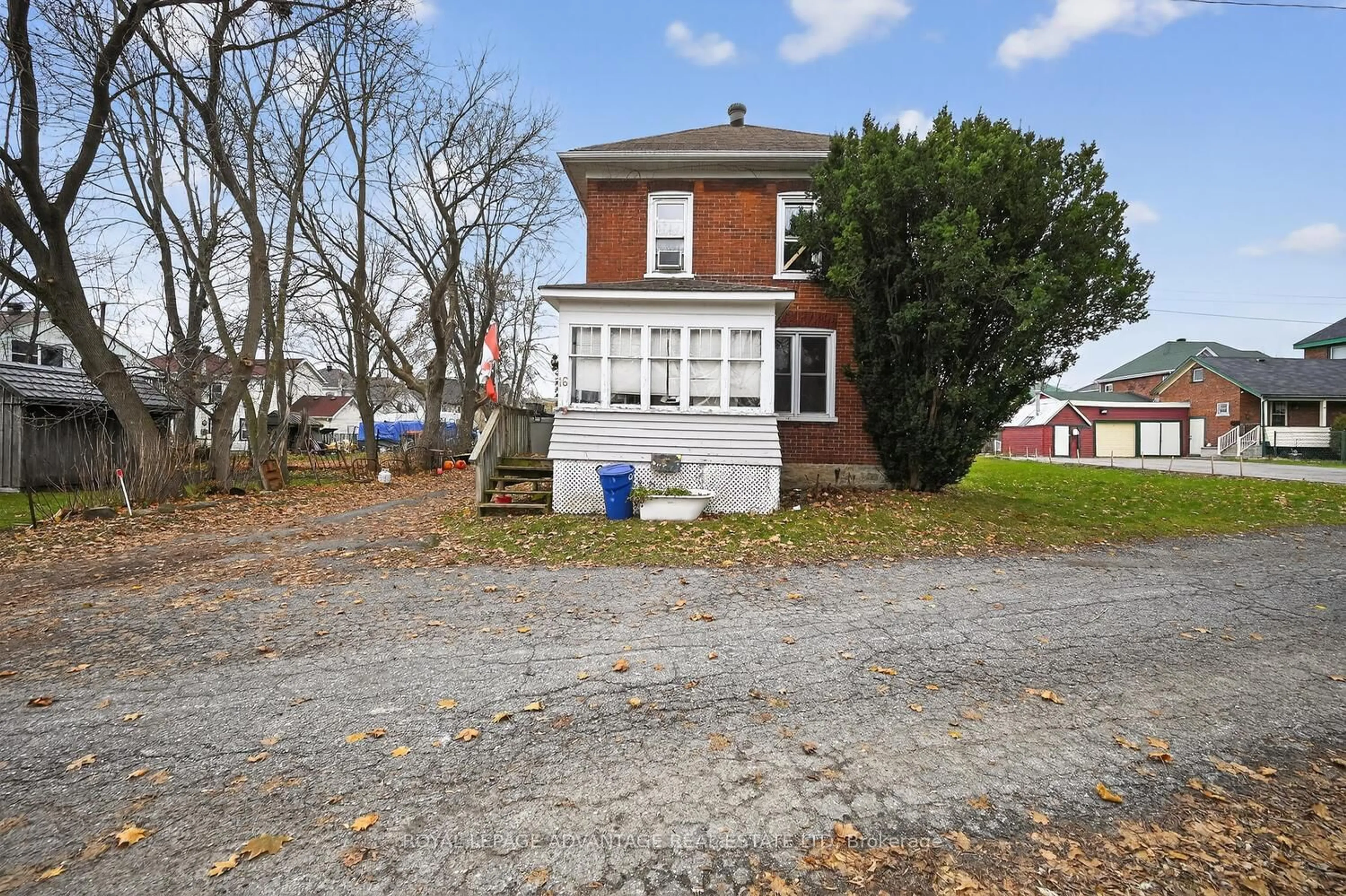 Home with brick exterior material, building for 16 Mary St, Smiths Falls Ontario K7A 3R8