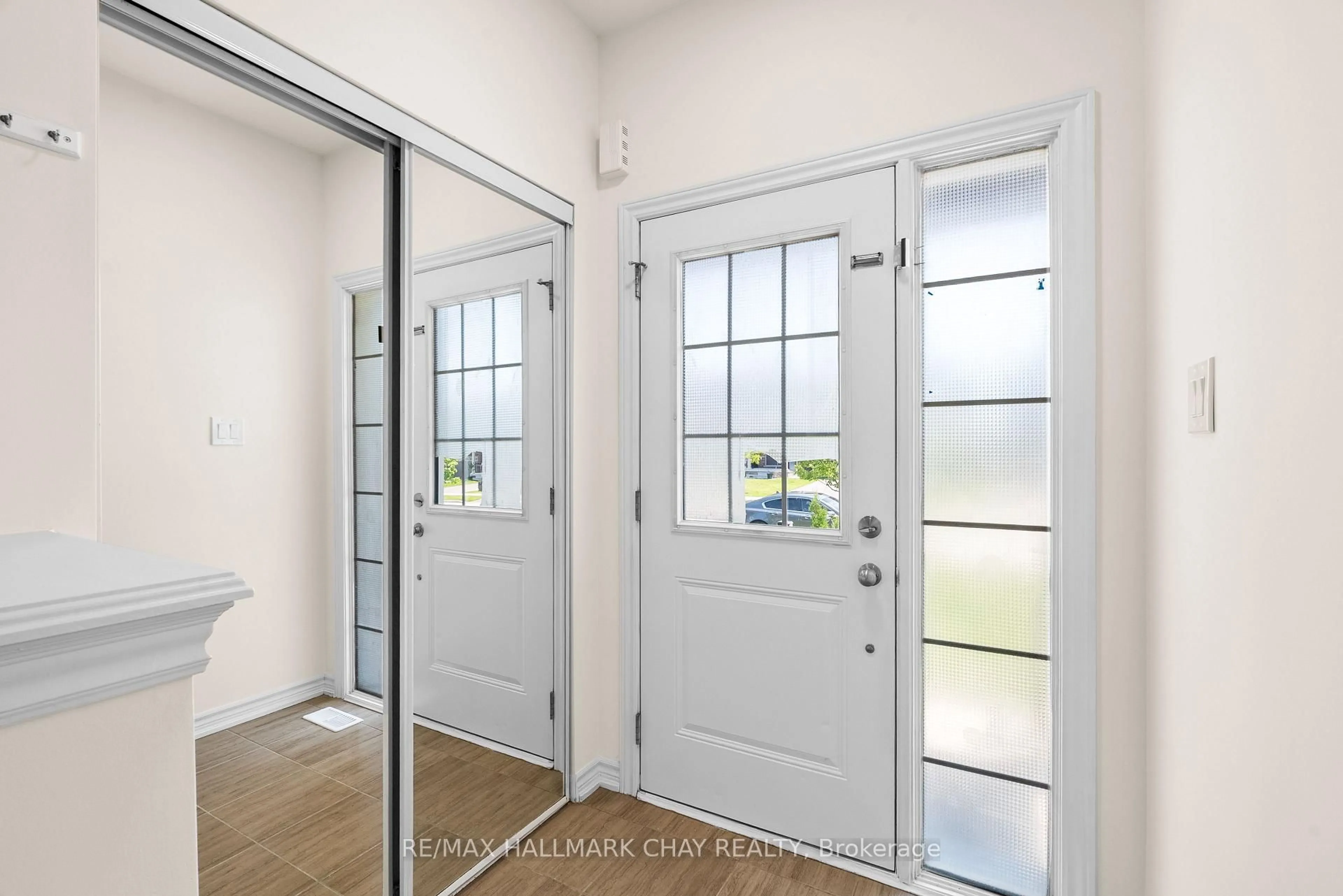 Indoor entryway for 143 Seeley Ave, Southgate Ontario N0C 1B0