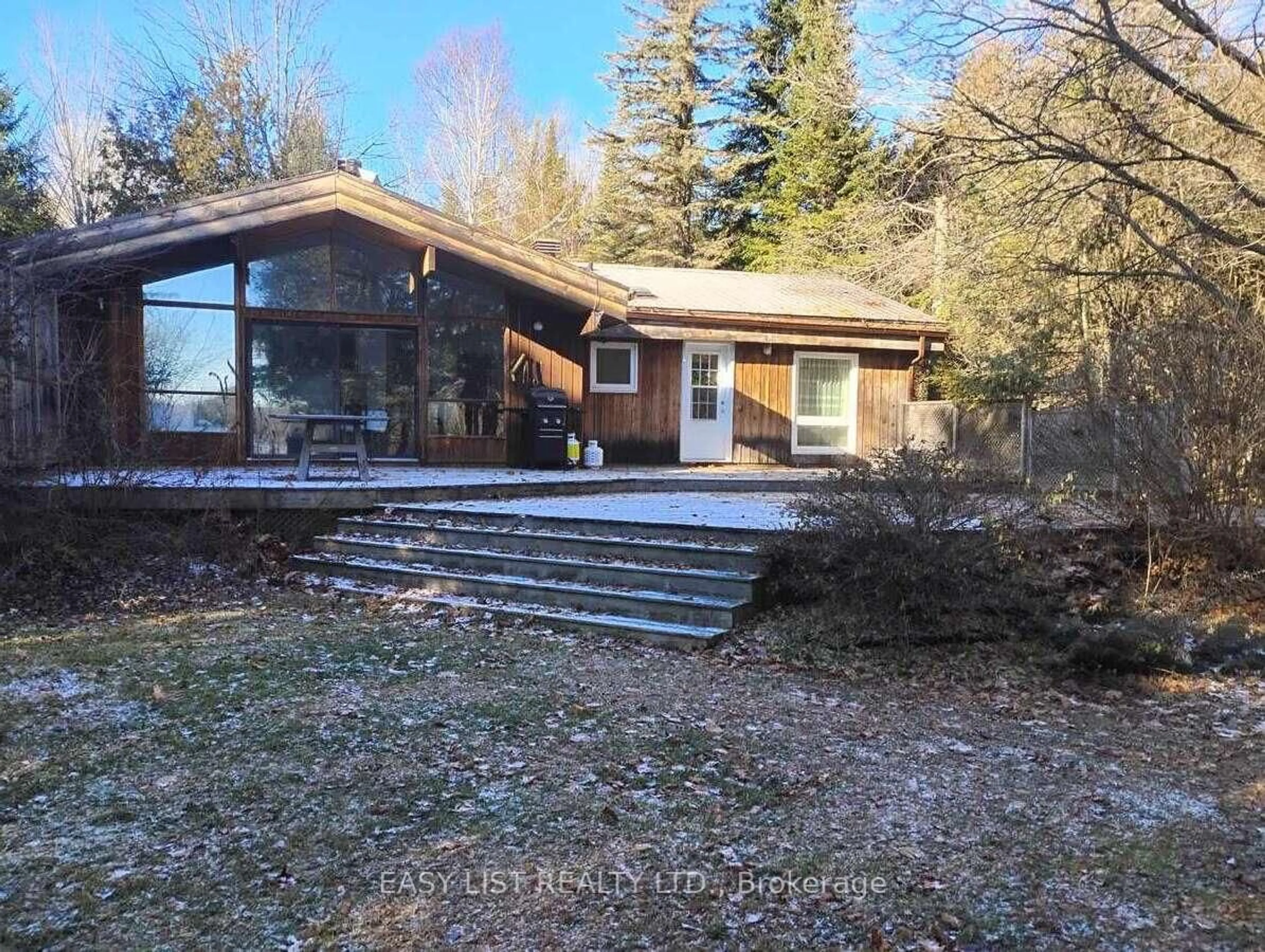 A pic from outside/outdoor area/front of a property/back of a property/a pic from drone, unknown for 571 Rideau River Rd, Merrickville Ontario K0G 1N0