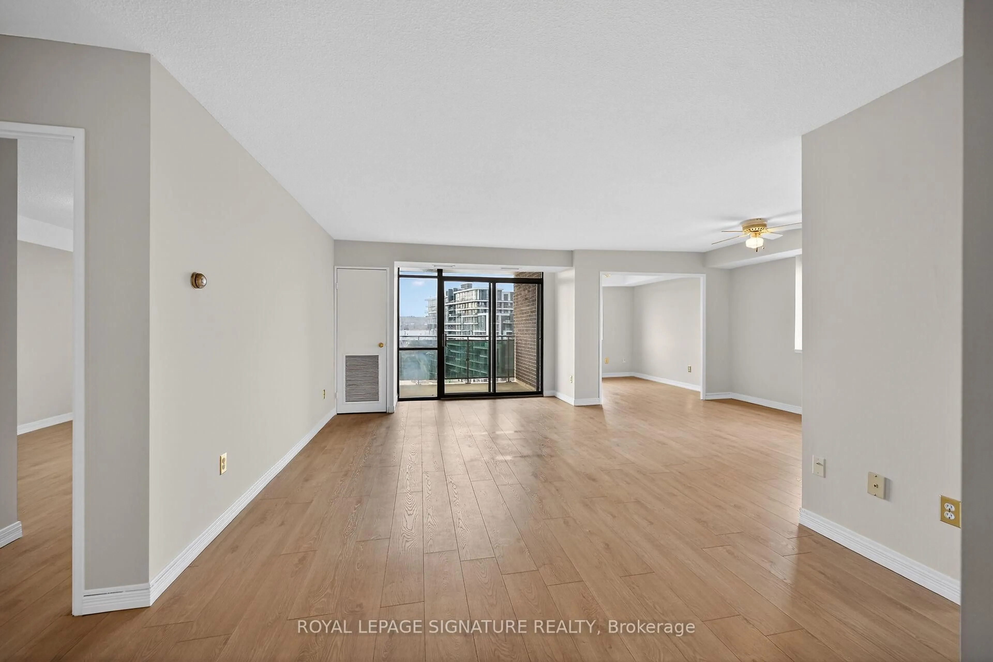 A pic of a room for 301 Frances Ave #907, Hamilton Ontario L8E 3W6