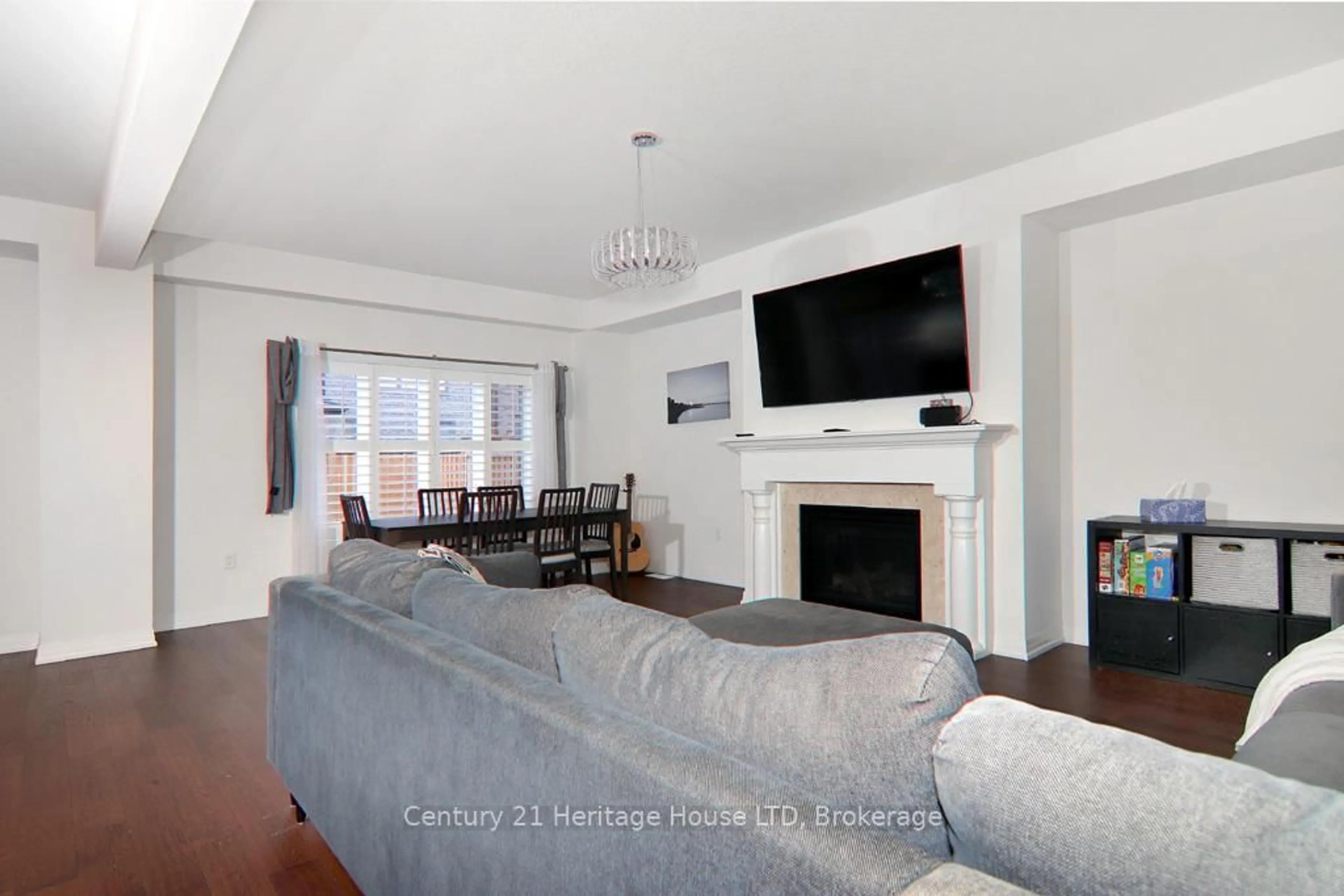 Living room with furniture, unknown for 4070 Thomas St, Lincoln Ontario L3J 0S5