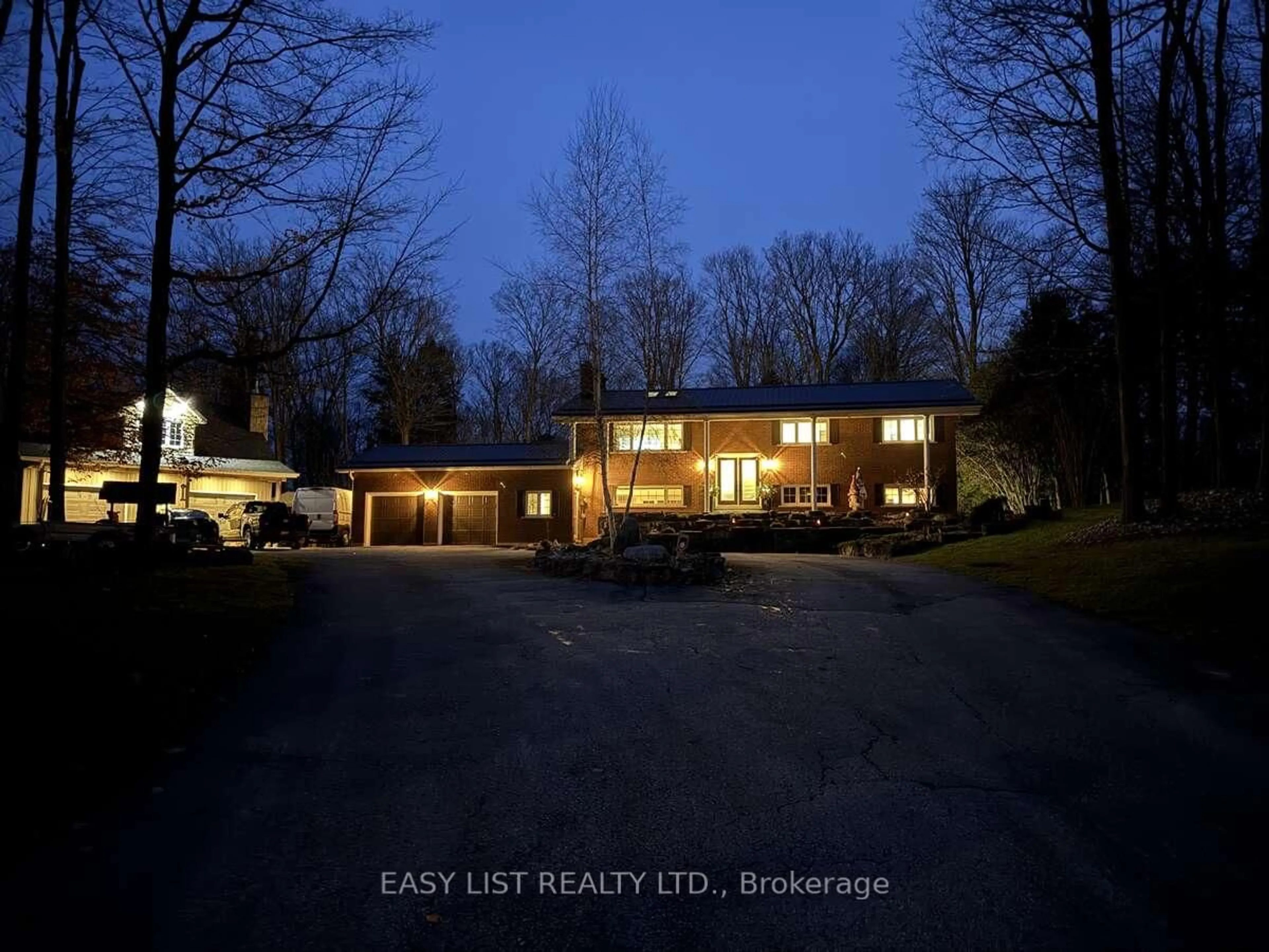 A pic from outside/outdoor area/front of a property/back of a property/a pic from drone, unknown for 1078 Berletts Rd, Waterloo Ontario N0B 2L0