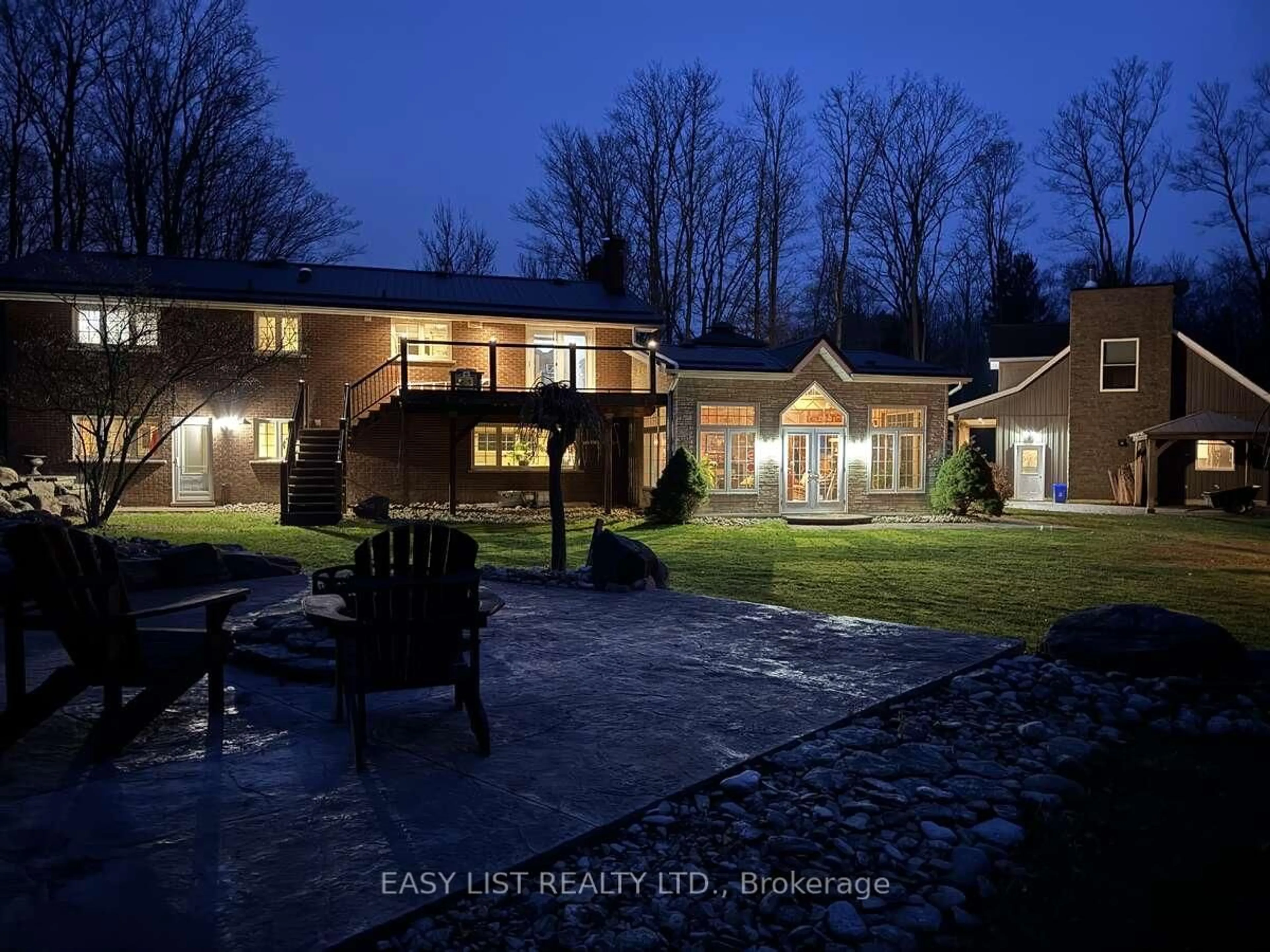 A pic from outside/outdoor area/front of a property/back of a property/a pic from drone, unknown for 1078 Berletts Rd, Waterloo Ontario N0B 2L0