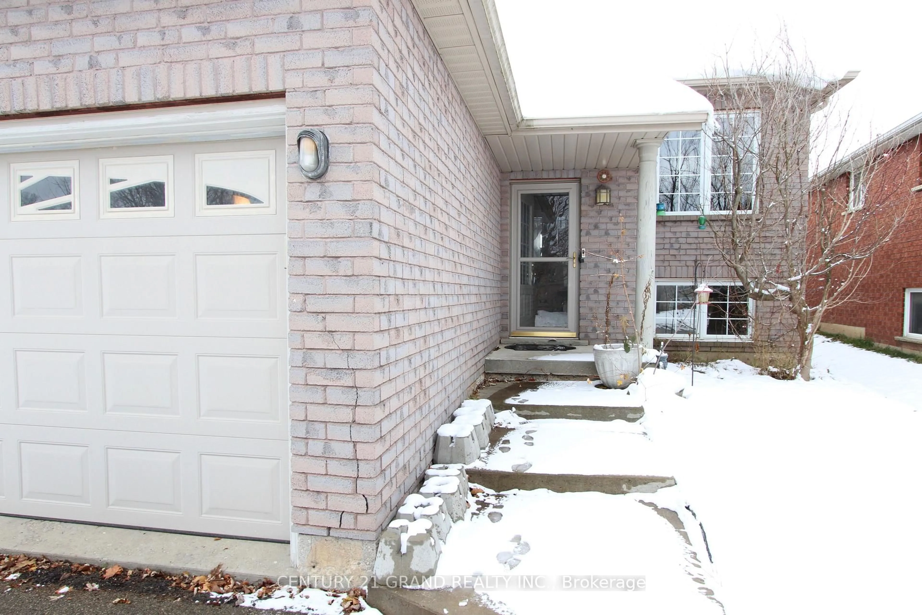 Unknown for 4 Dowden Ave, Brantford Ontario N3T 6N5