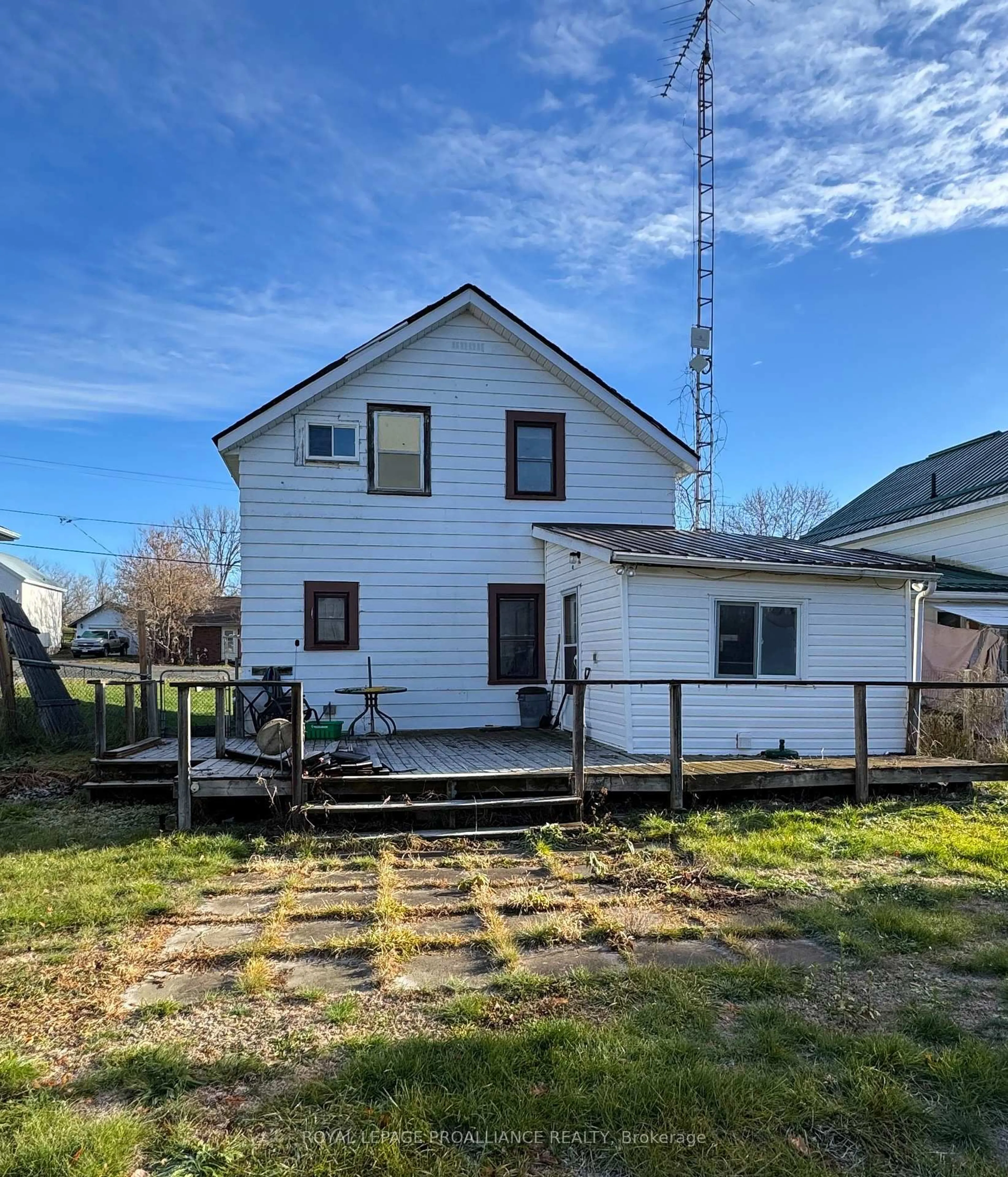A pic from outside/outdoor area/front of a property/back of a property/a pic from drone, building for 31 O'Brien St, Limoges Ontario K0K 2M0