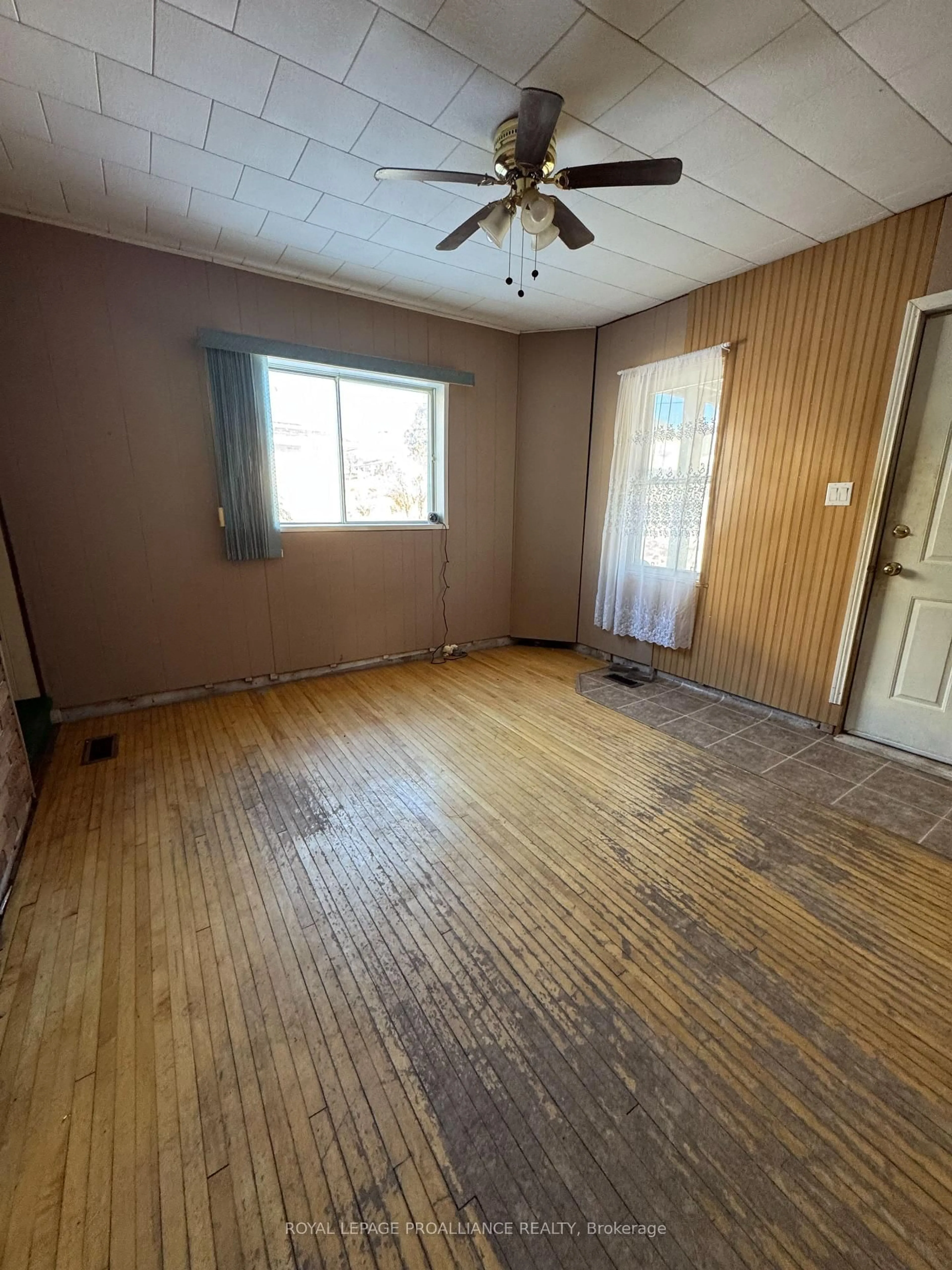 A pic of a room for 31 O'Brien St, Limoges Ontario K0K 2M0