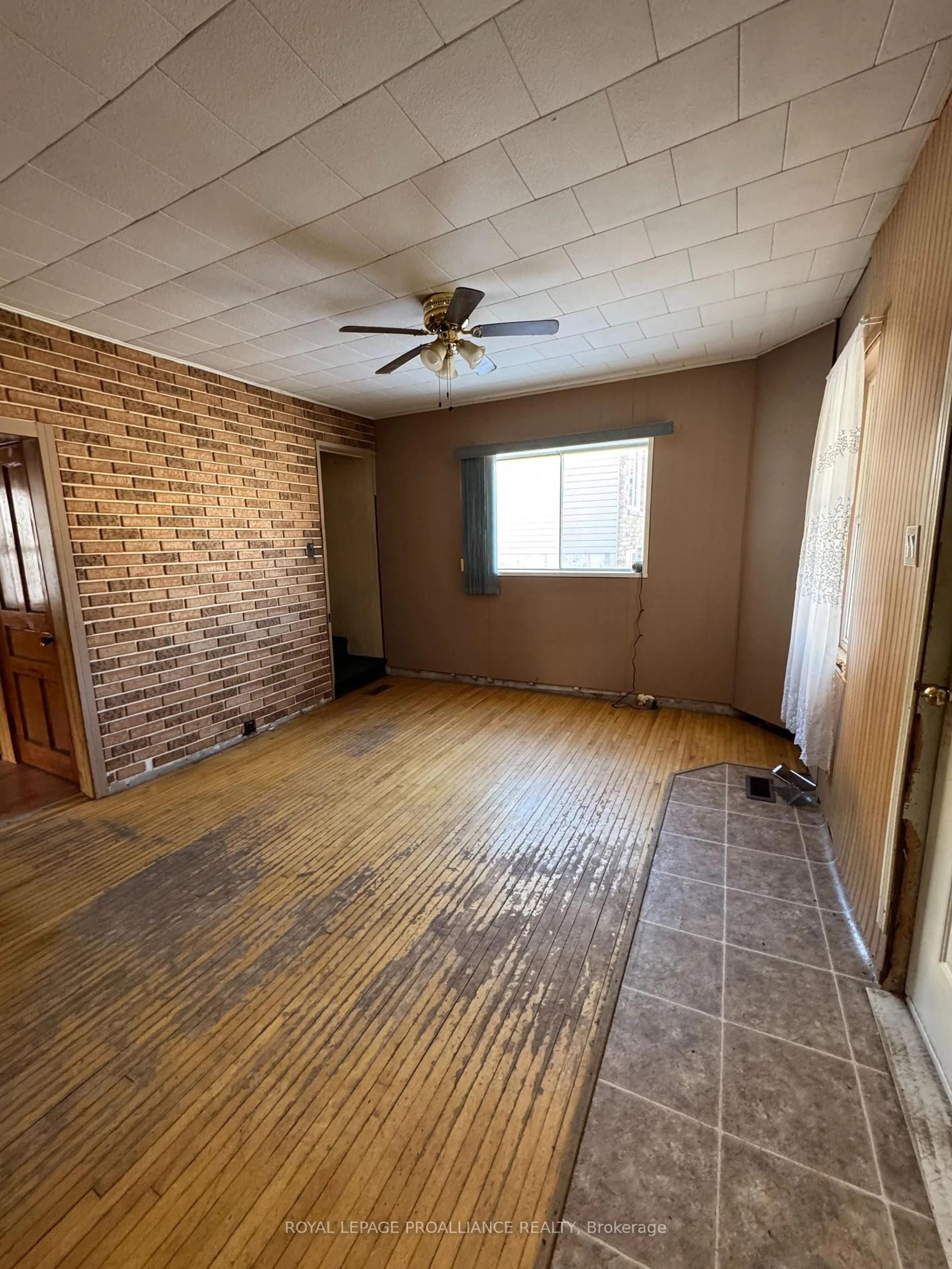 A pic of a room for 31 O'Brien St, Limoges Ontario K0K 2M0