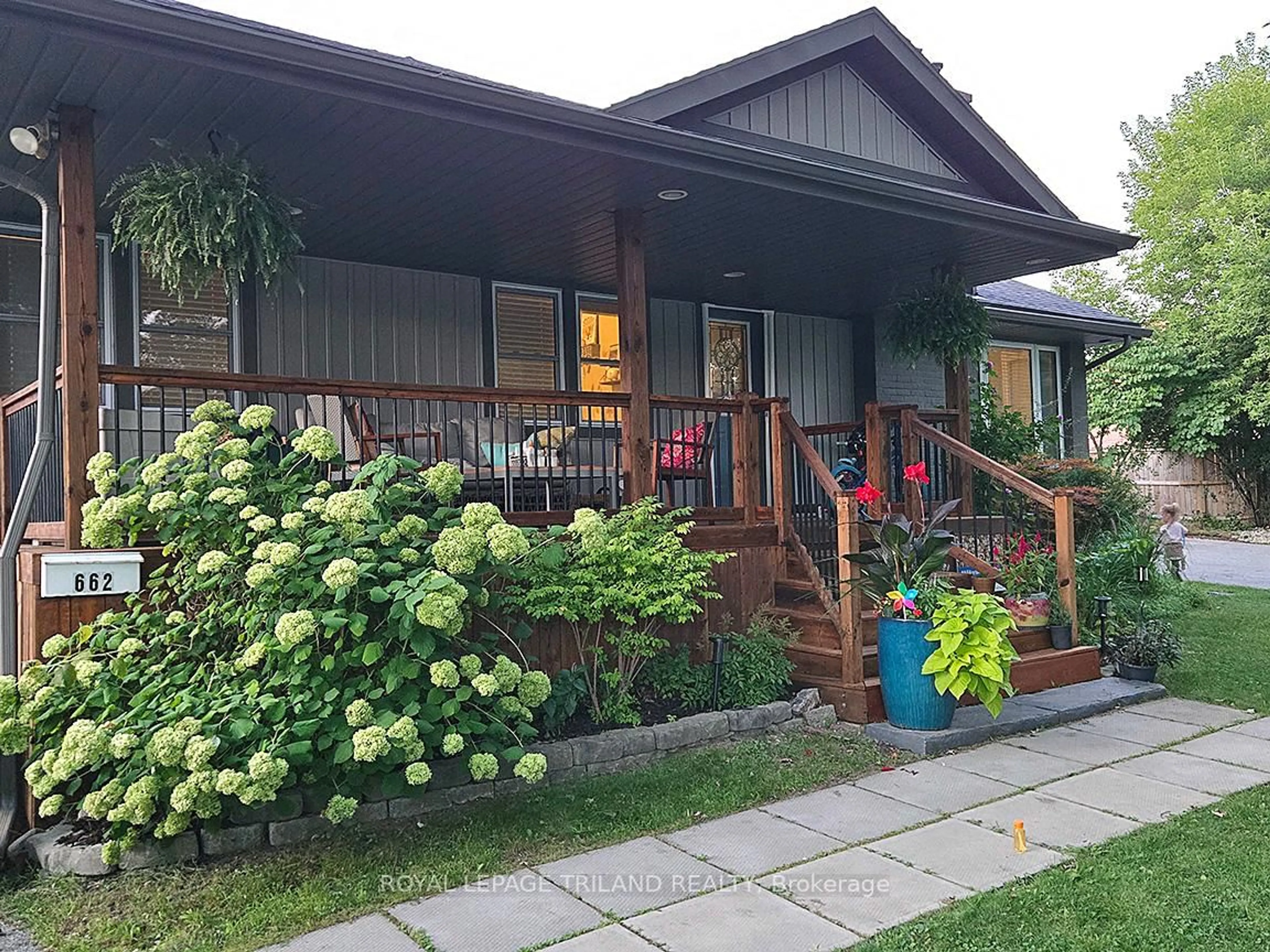 Patio, street for 662 Eden Ave, London South Ontario N6C 2Z7